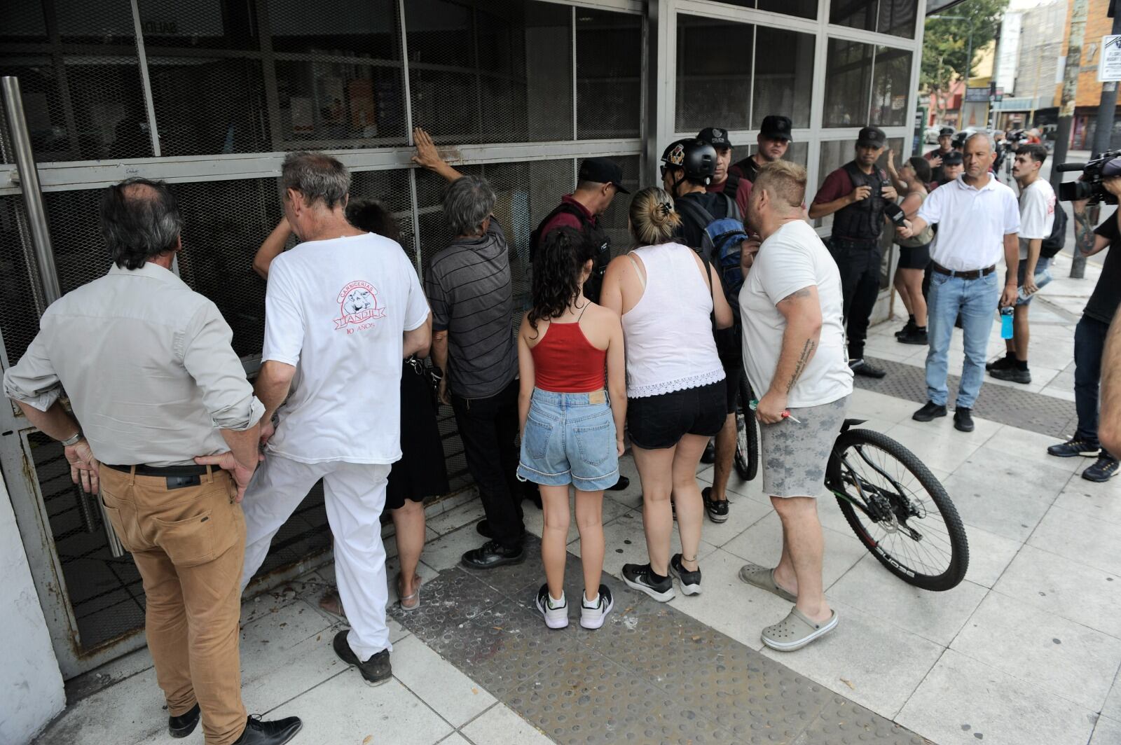 Vecinos de distintos barrios de la Ciudad y el Conurbano bonaerense realizaron protestas - Foto Clarín