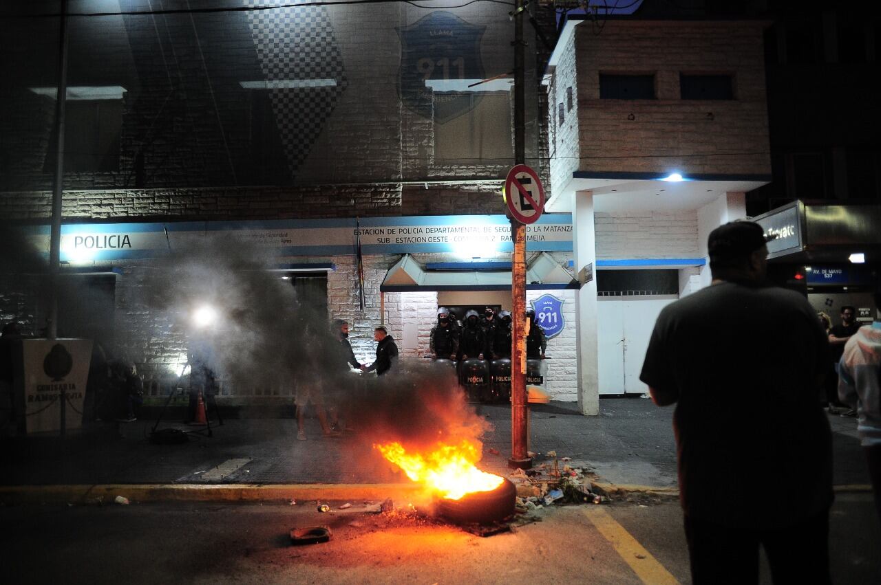 Ramos Mejía: incidentes en la movilización por el quiosquero asesinado. (Clarín) 