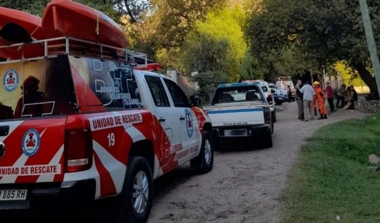 Al lugar llegaron varias divisiones de bomberos para rescatar a las víctimas.