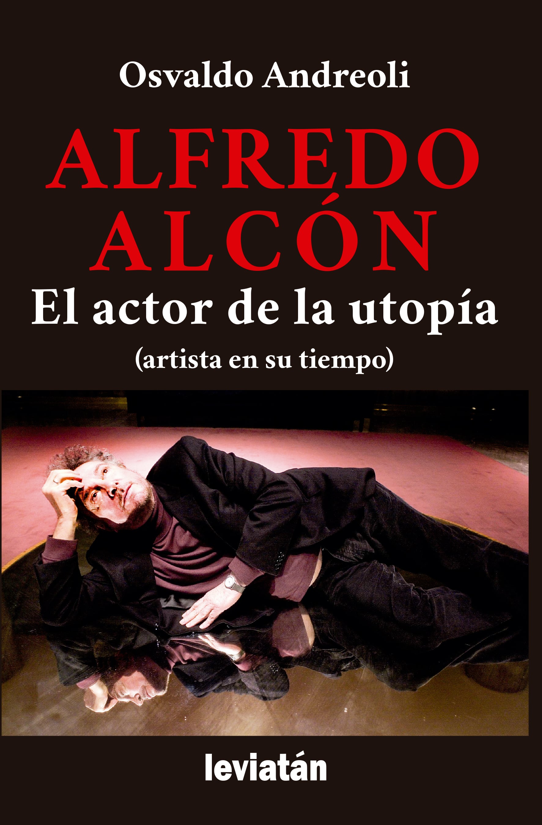 La tapa del libro tiene una foto del actor sobre un espejo