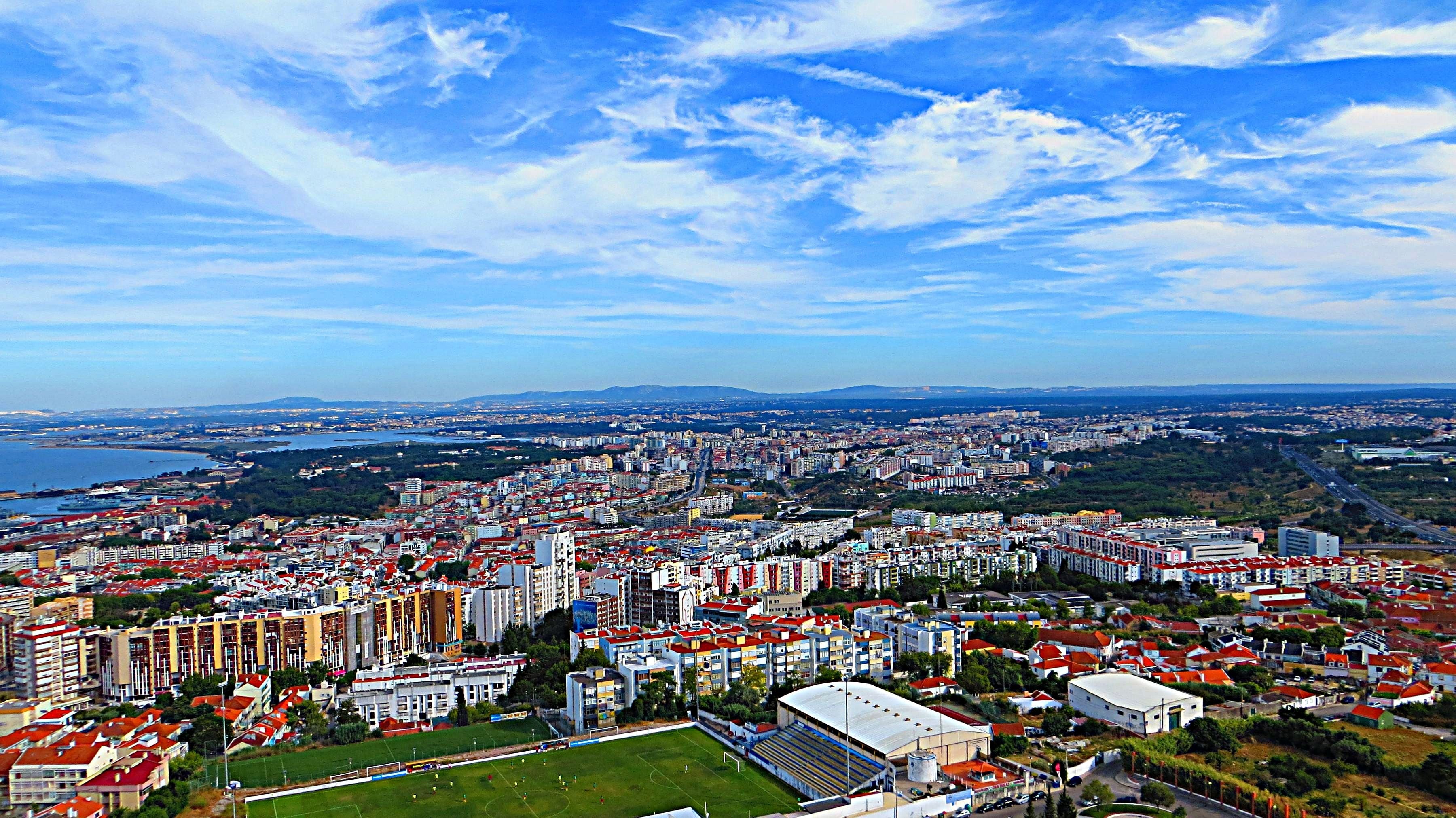 Durante treinta años, trabajó como profesora en una escuela de la Margem Sul, en las afueras de Lisboa. 