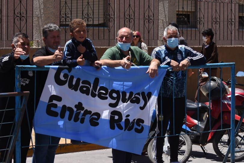 El color de los hinchas en la previa de Argentina Brasil en San Juan.