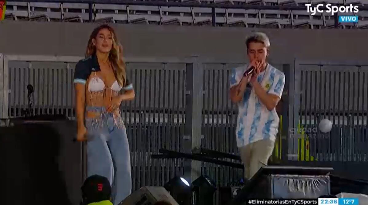 Jimena Barón cantó en el festejo de Selección Argentina.