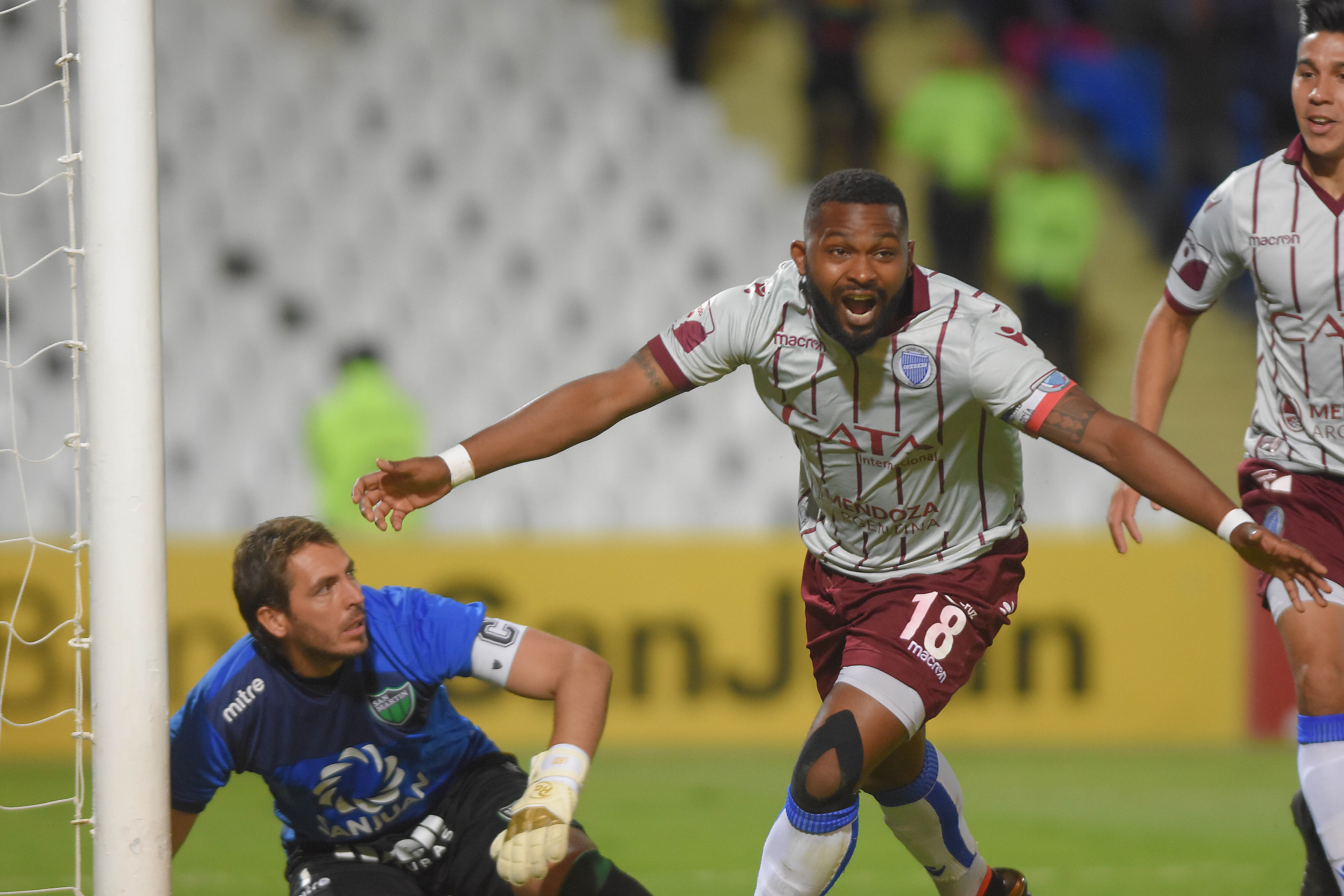 27 de Abril de 2018 Otro gol a San Martín de San Juan por la Súperliga en el estadio Malvinas Argentinas.