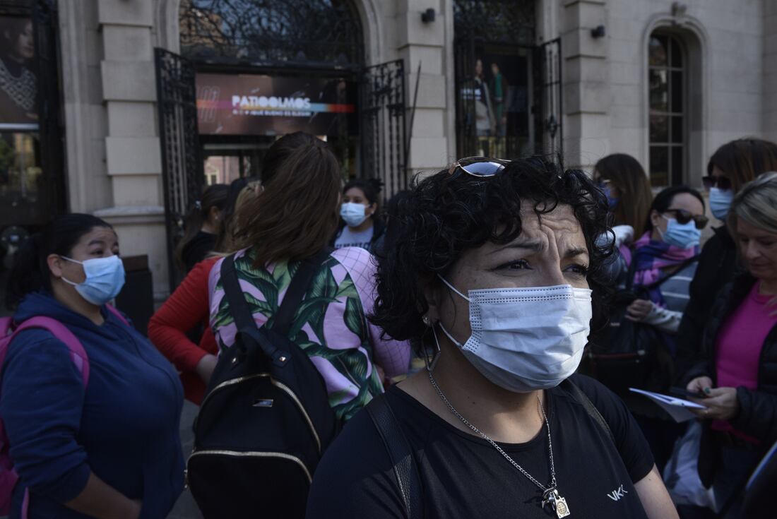 Enfermeras se concentraron en Córdoba en reclamo de justicia por las muertes de bebés en el Hospital Materno Neonatal.  (Ramiro Pereyra/LaVoz).