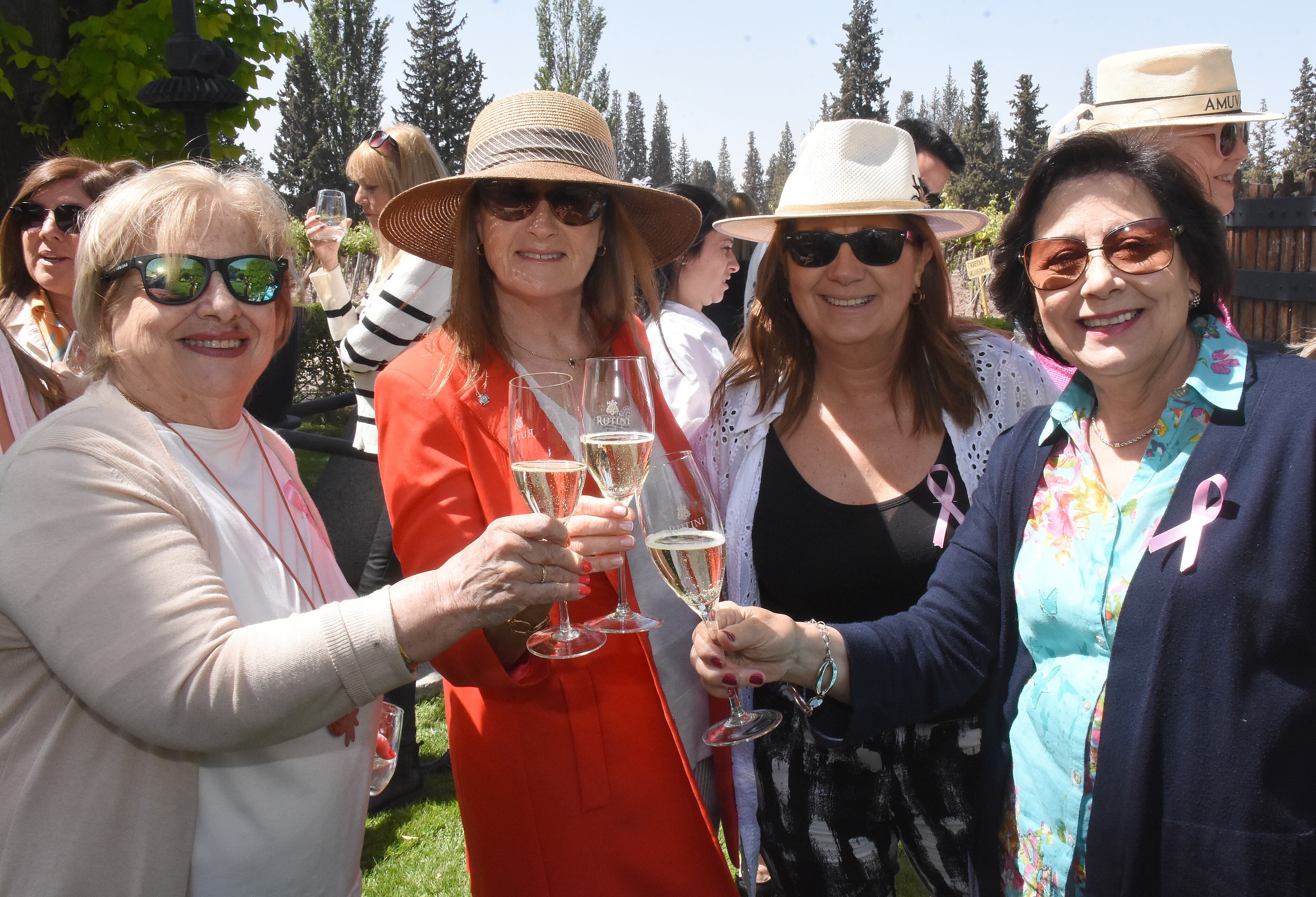 Graciela Santamaría, Susana Gómez, Nancy López y Cristina Pandolfi. Ph Eduardo Dolengiewich.