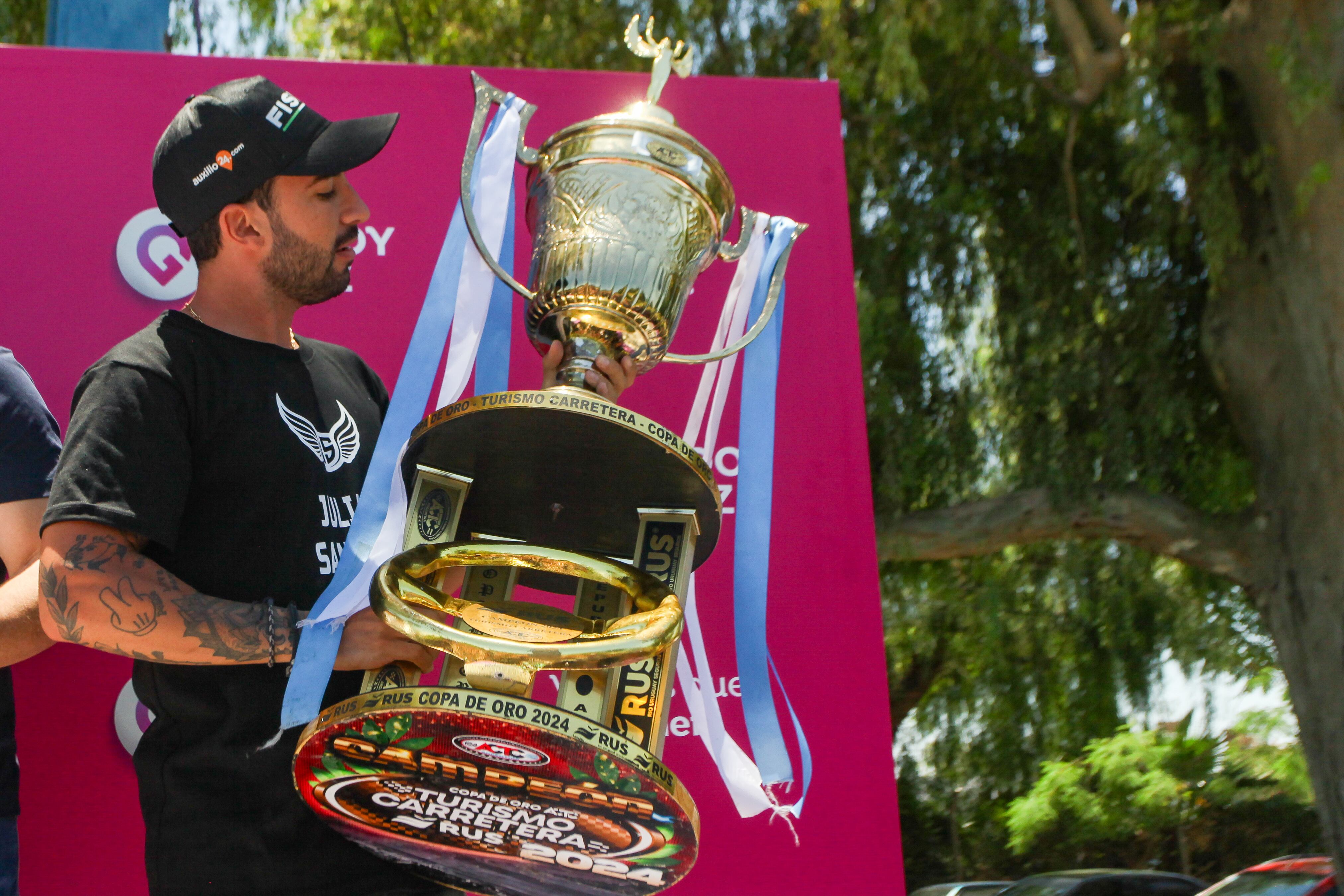 La caravana popular de Julián Santero: así recibieron en Mendoza al campeón del TC. Los Andes