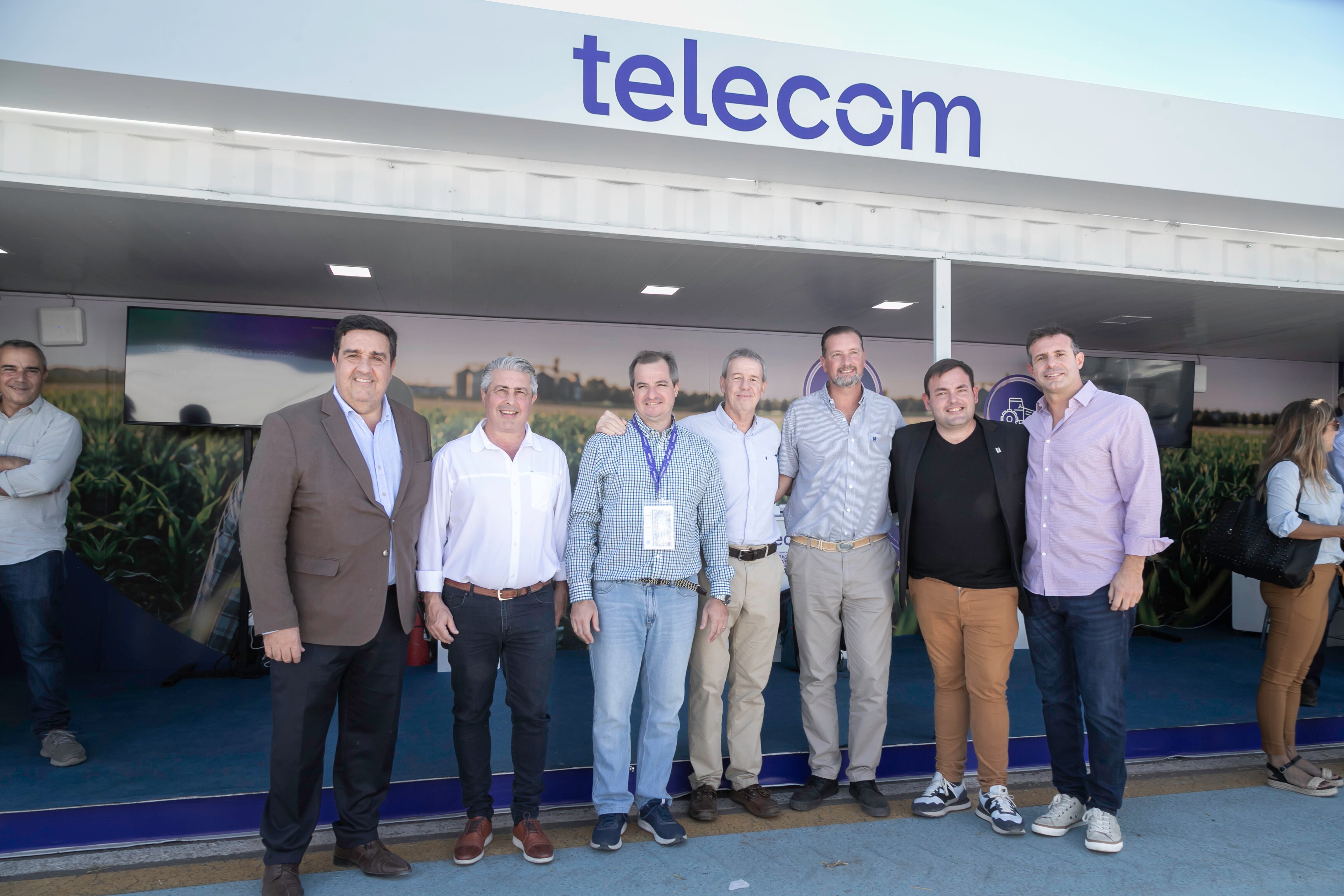 Hernan Verdaguer - Javier Martinez - Juan Pablo Cosentino - Michael Dover - Nicolas Gear - Roman Bouvier - Fernando Freytes. Foto: Telecom