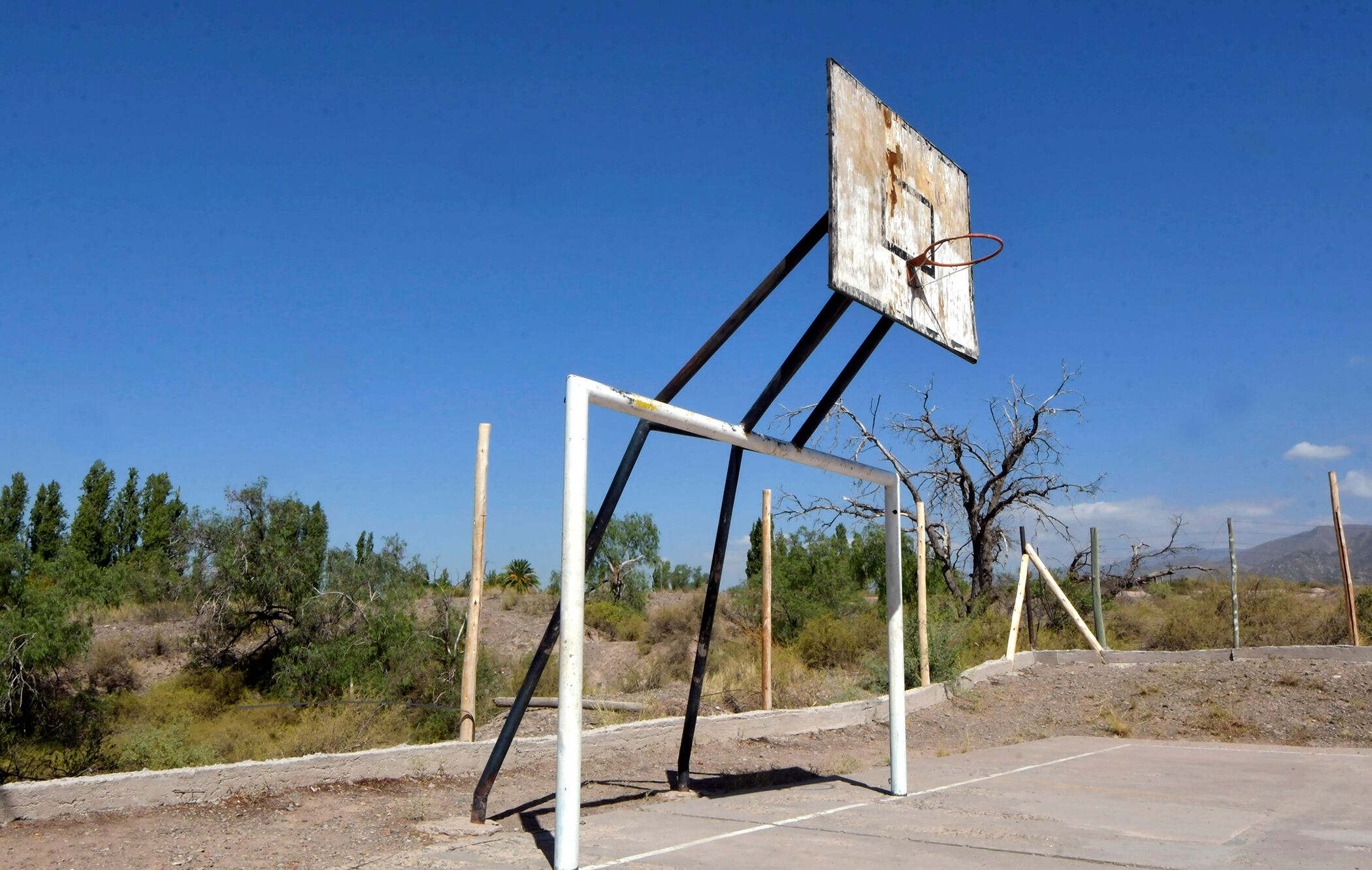 Vandalismo y robos en la escuela Gobernador González. | Foto: Orlando Pelichotti / Los Andes