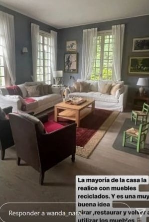 El living confortable de Wanda e Icardi en Mlán