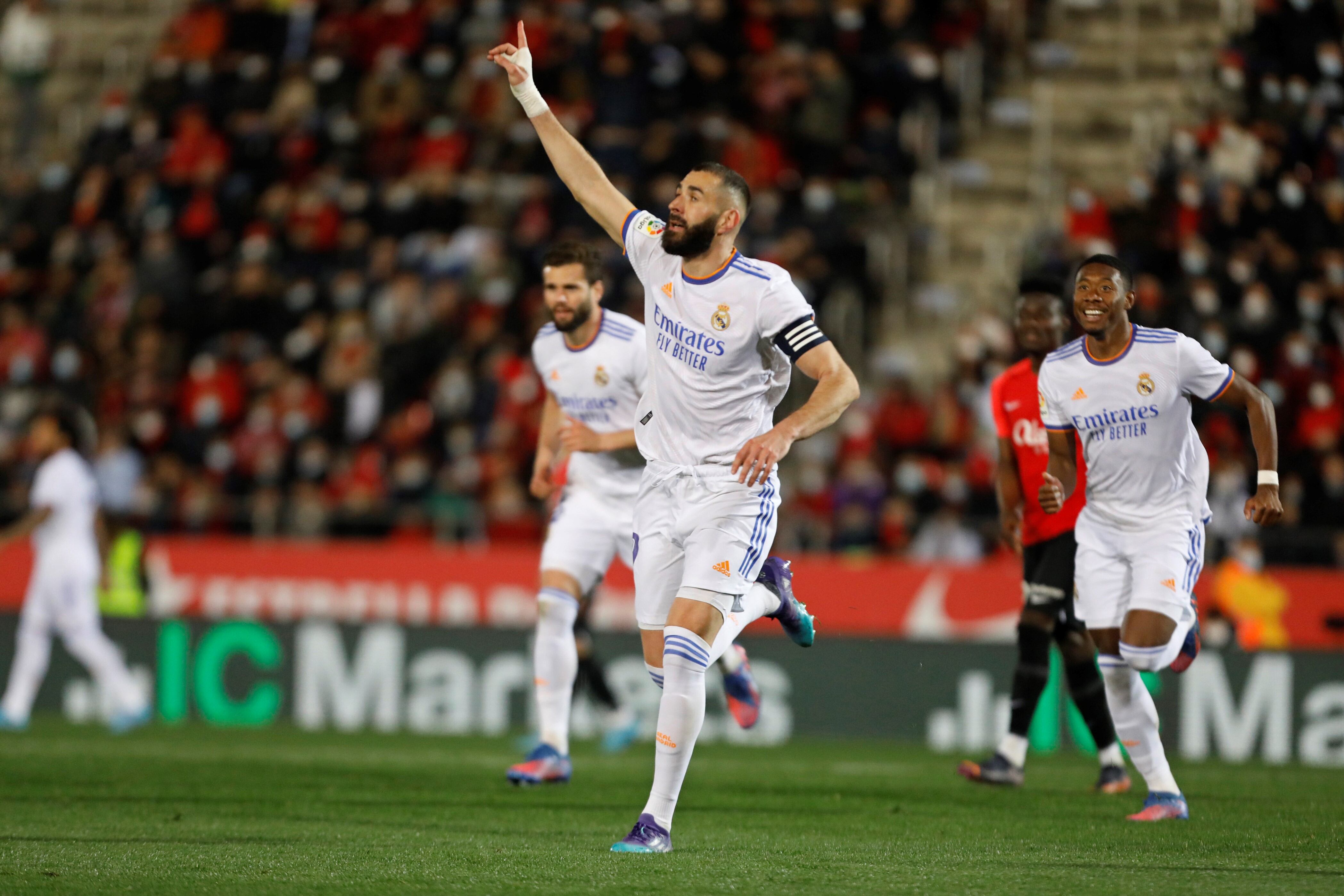 El goleador Karim Benzema figura como el ganador del próximo Balón de Oro. (AP)