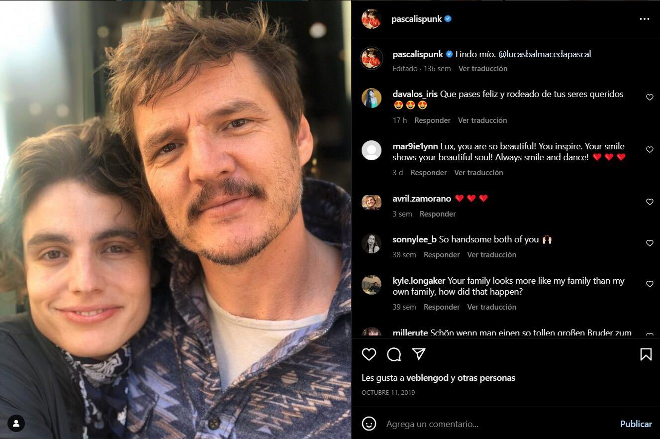 Pedro Pascal y su hermana Lux, antes de la transición