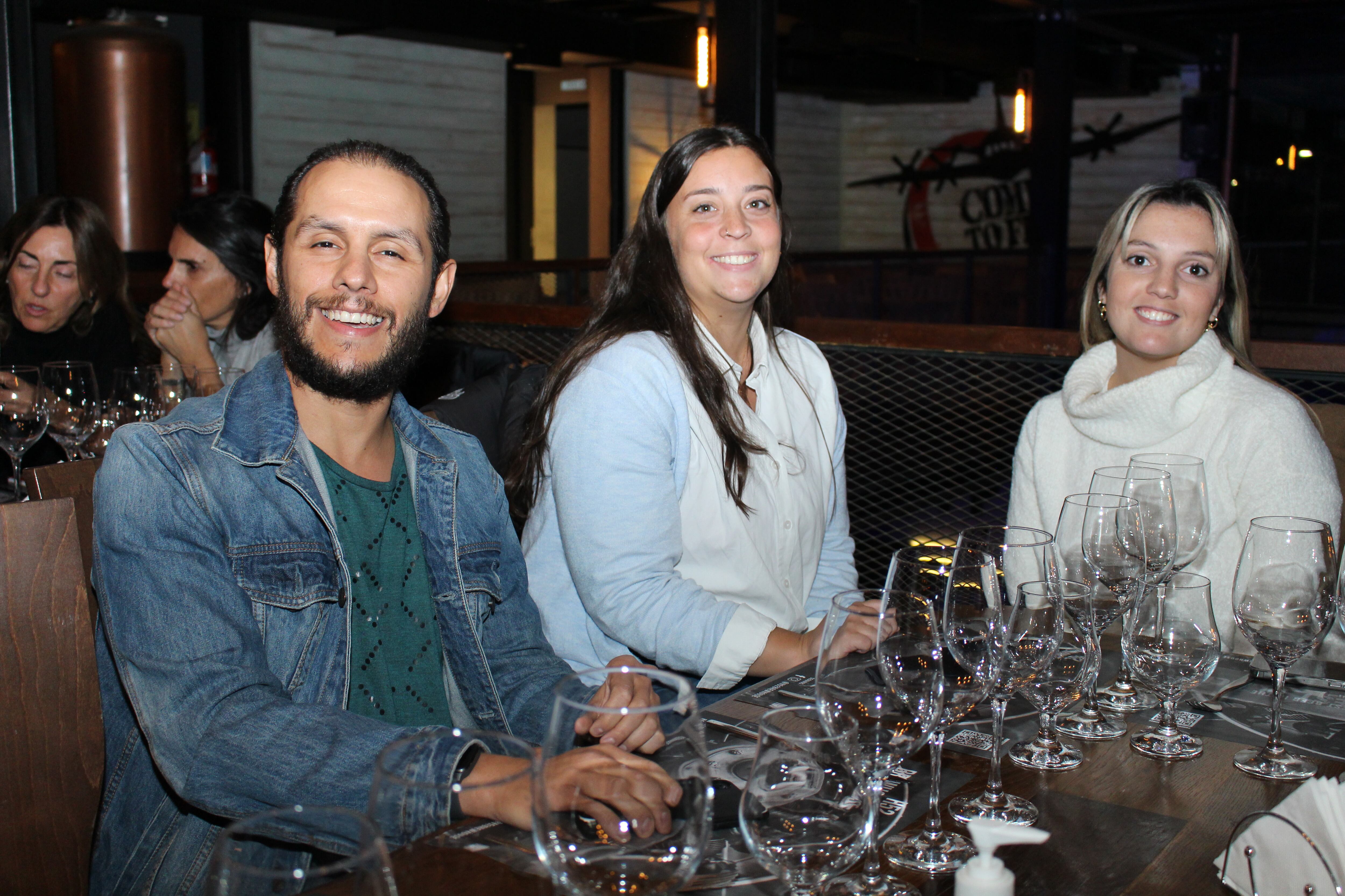 Nicolás Cáceres, Magdalena Carbone y Victoria De Vecchi.