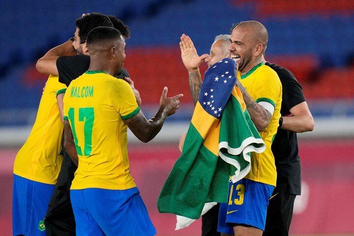 Felicidad compartida tras obtener el oro en fútbol masculino. / Gentileza