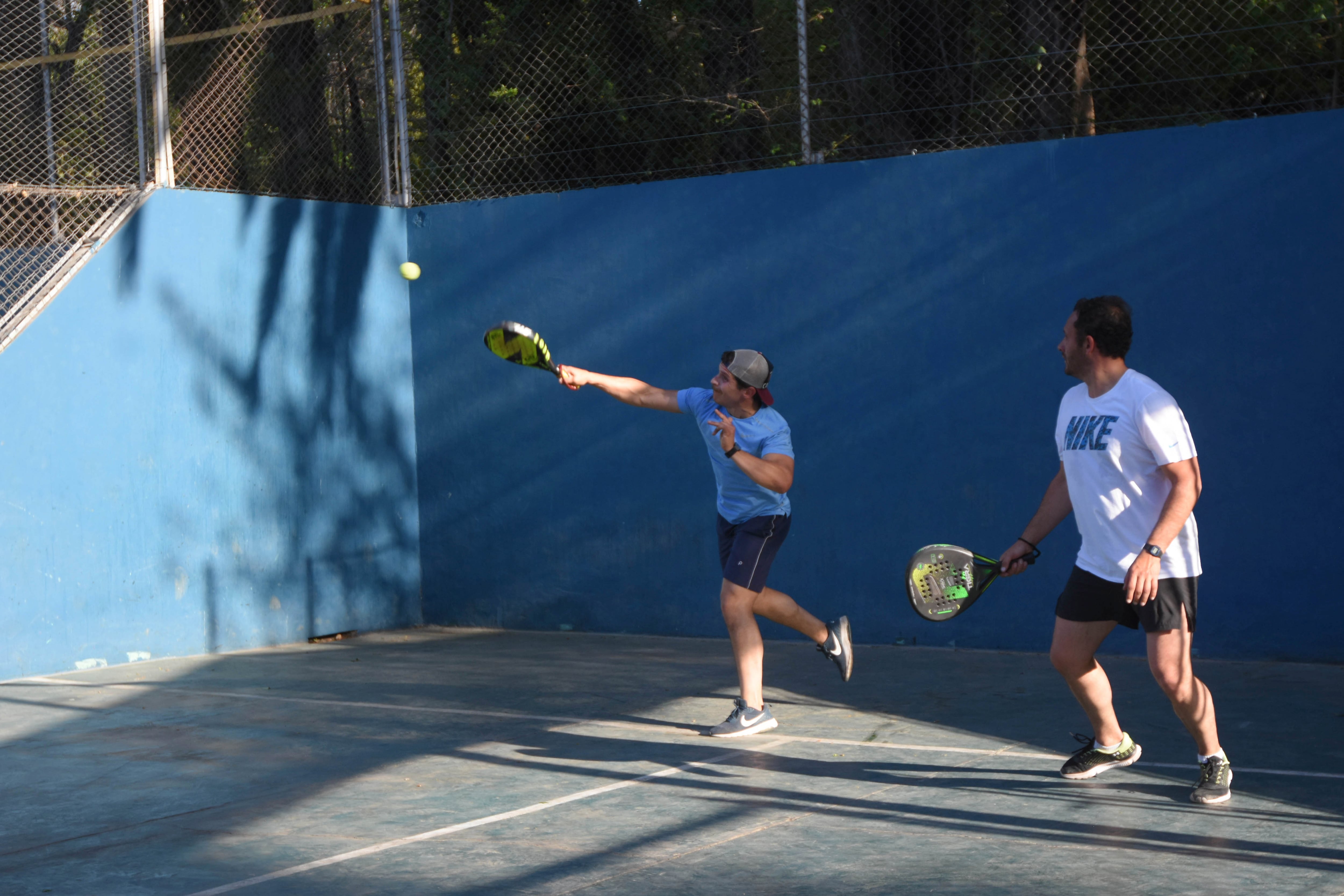 Vuelven las actividades deportivas de tenis y paddle después de meses sin actividad por la cuarentena.