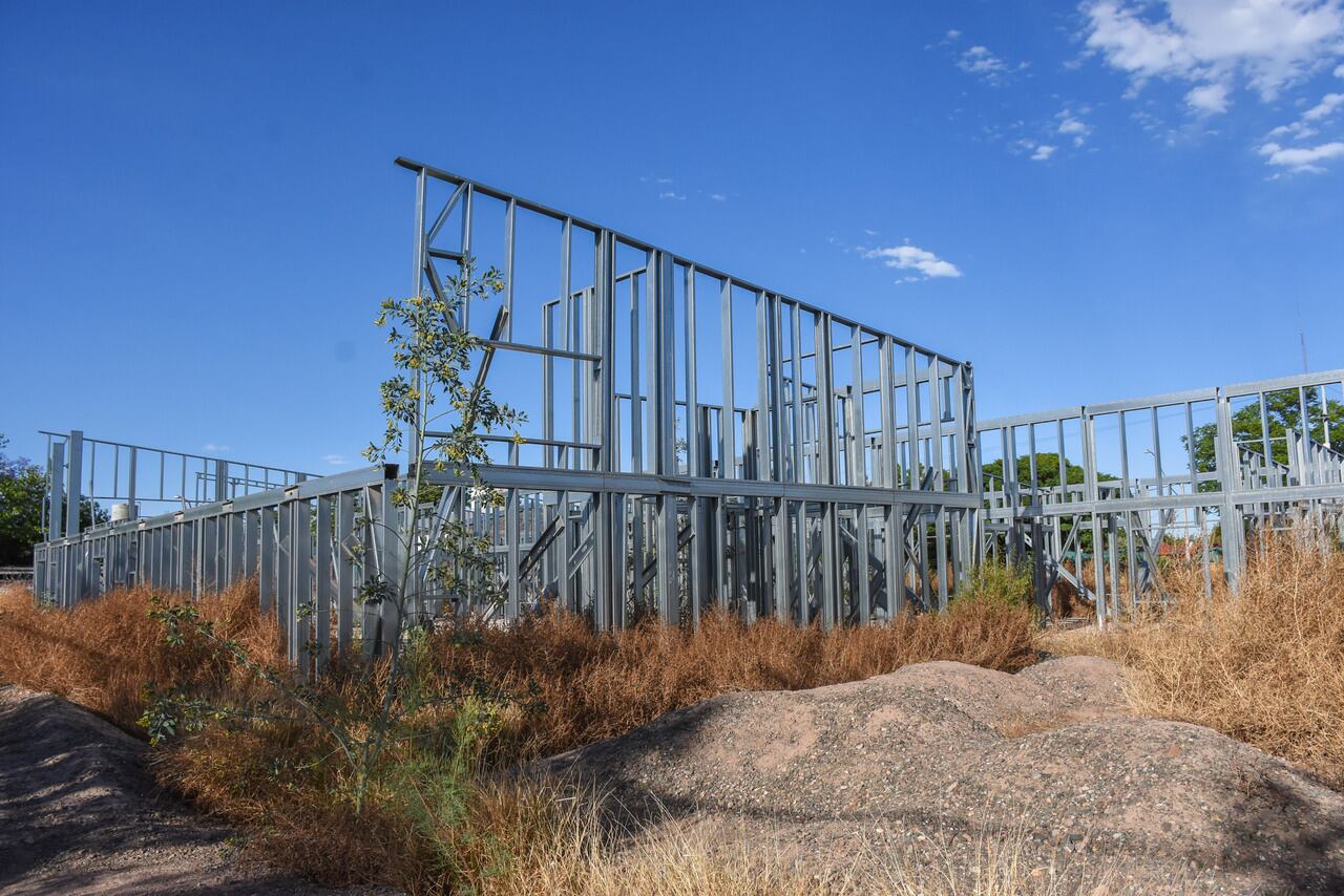 Estado de abandono de la obra del jardín maternal ubicado en Dorrego.  Ahora se licita la obra para retomarla.

foto: Mariana Villa / Los Andes