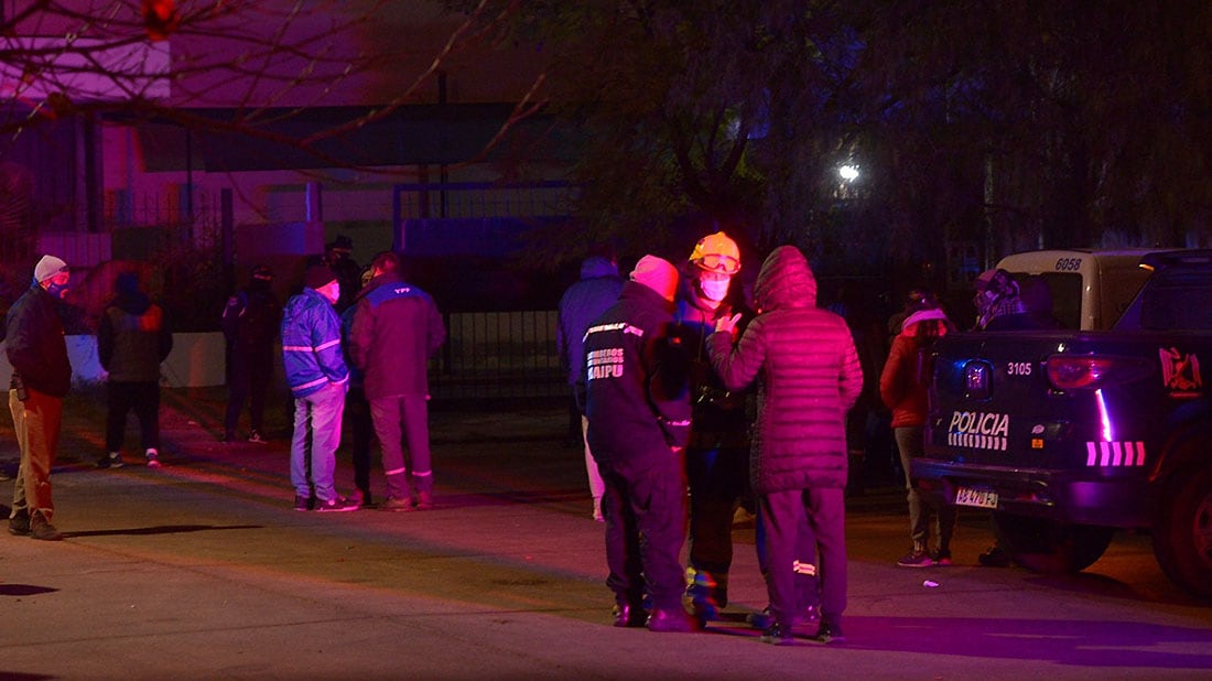 El barrio Villa del Sol, del distrito Las Tortugas, en Godoy Cruz, se fue a acostar la noche del viernes con la noticia de una tragedia.