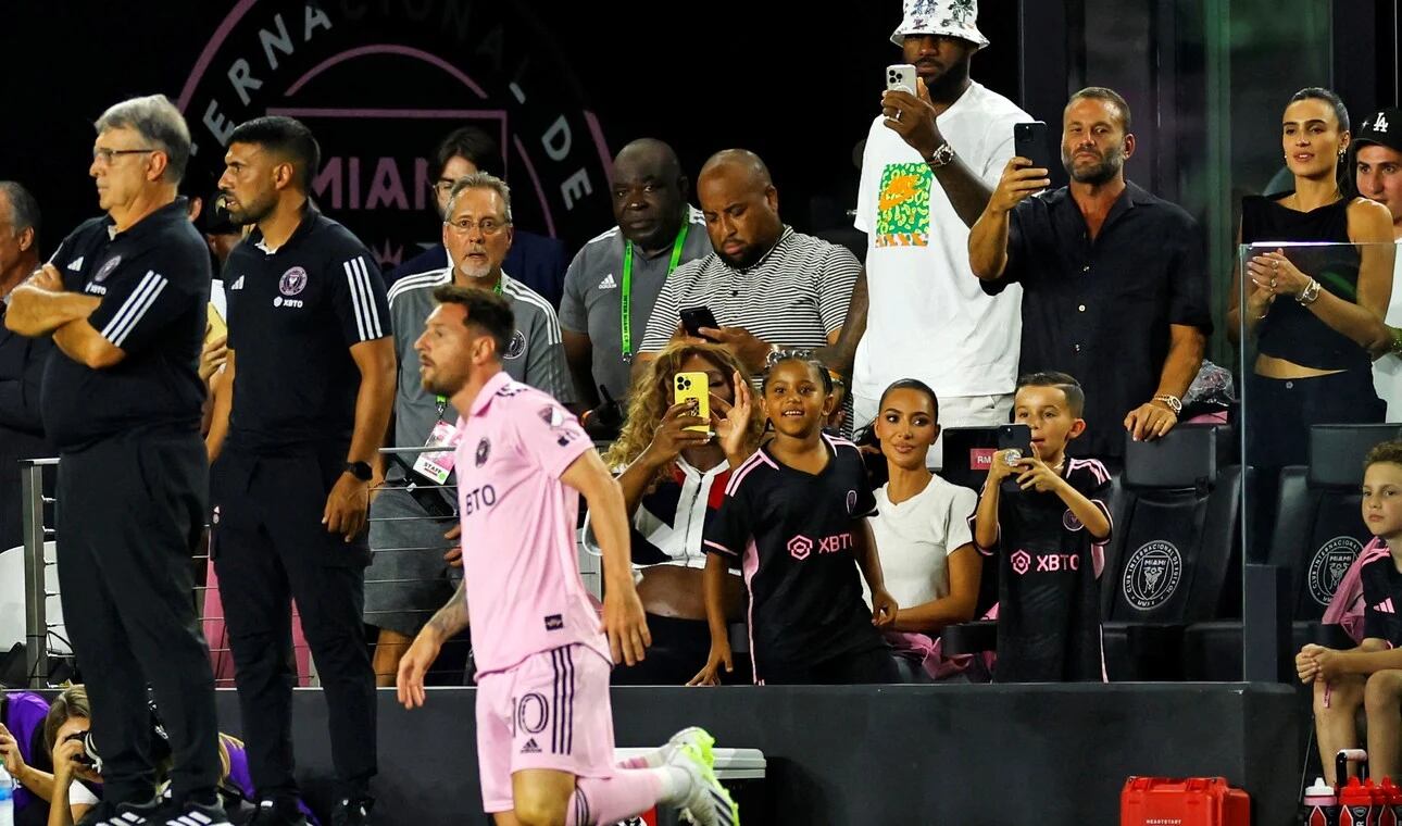 Estos fueron los famosos que estuvieron presentes en el debut de Leo Messi.