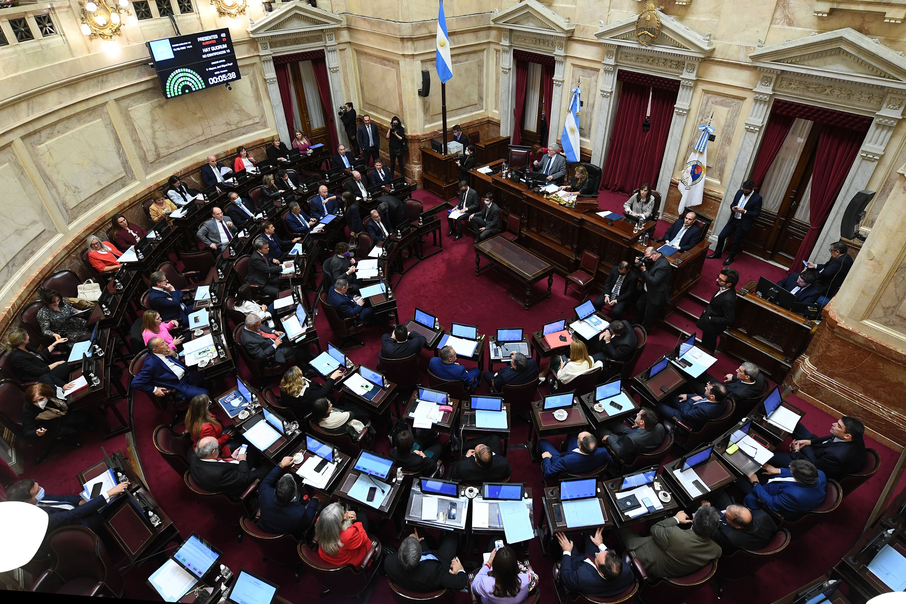 Ahora los senadores cobrarán unos 500 mil pesos por mes.