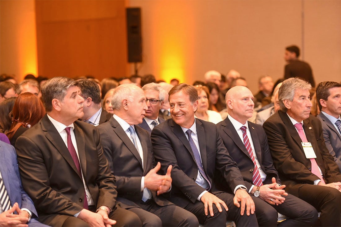 El Gobernador, Rodolfo Suarez, en el acto inaugural del XXXI Congreso Nacional de Derecho Procesal. Charla con el miembro de la Corte Suprema de la Nación Ricardo Lorenzetti. 