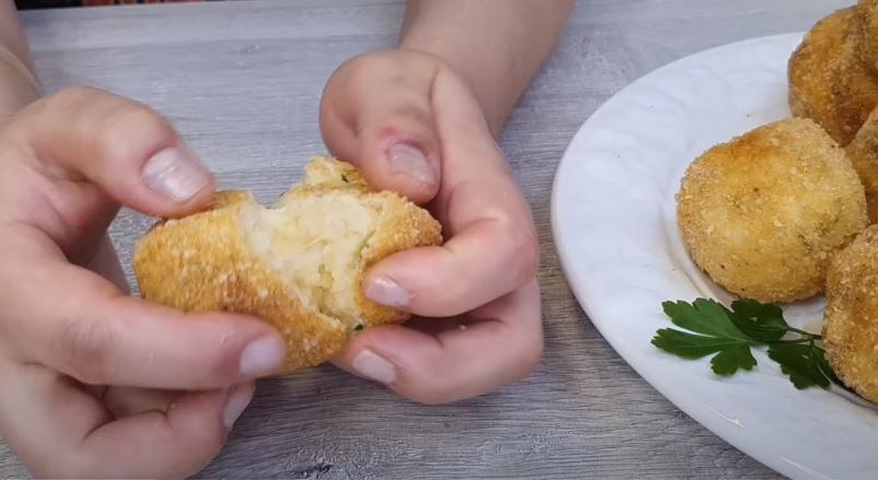 Así se preparan unas ricas bombas de papa