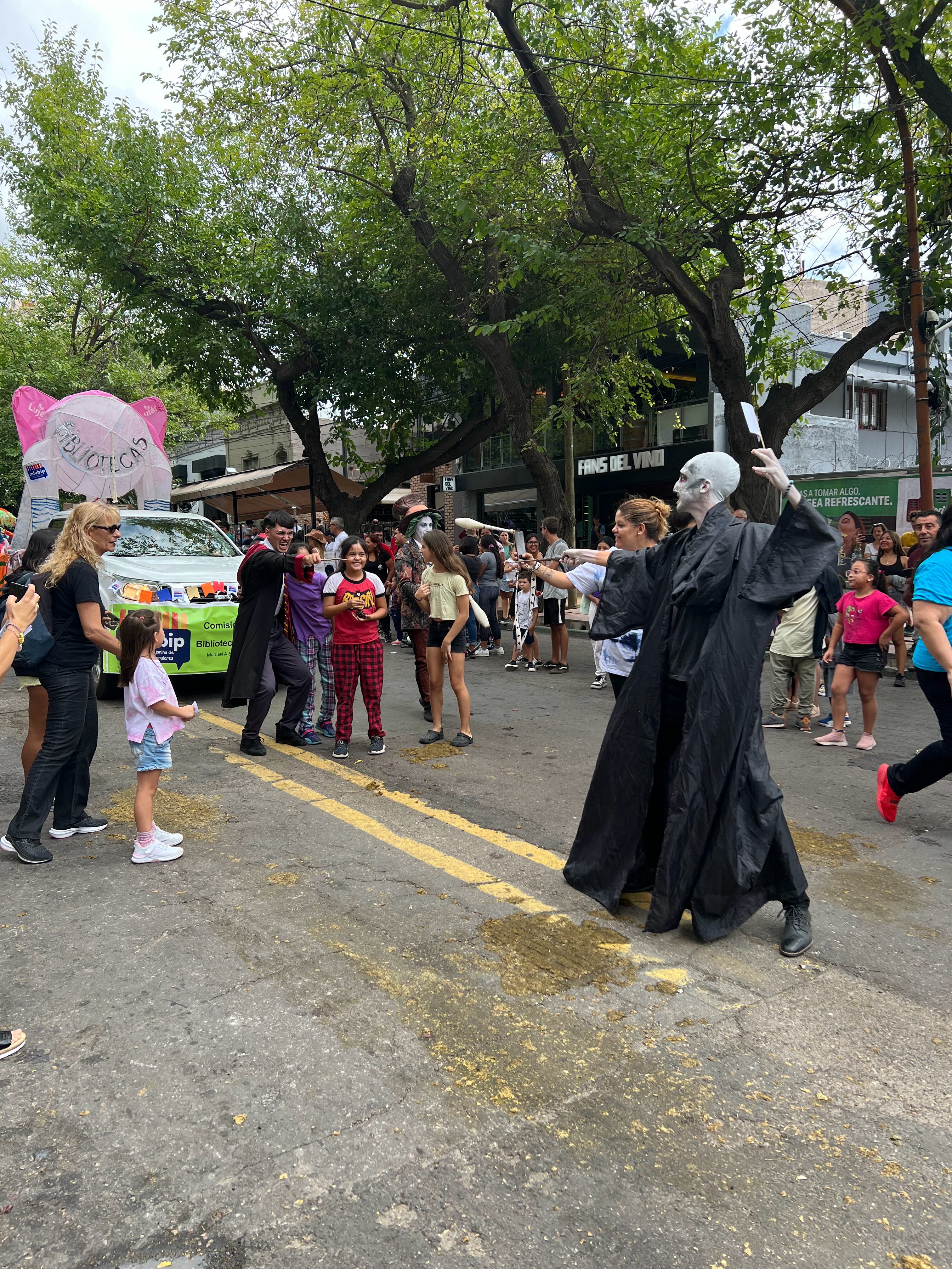 Harry Potter vs Voldemort en pleno centro mendocino. Foto: Los Andes