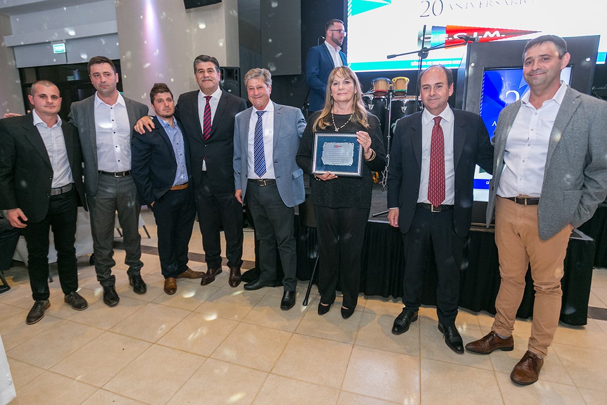 Cecim rindió un homenaje a Orlando Calzetta, quien falleció el año pasado. Su familia recibió una placa de manos de Abed y Barbeito