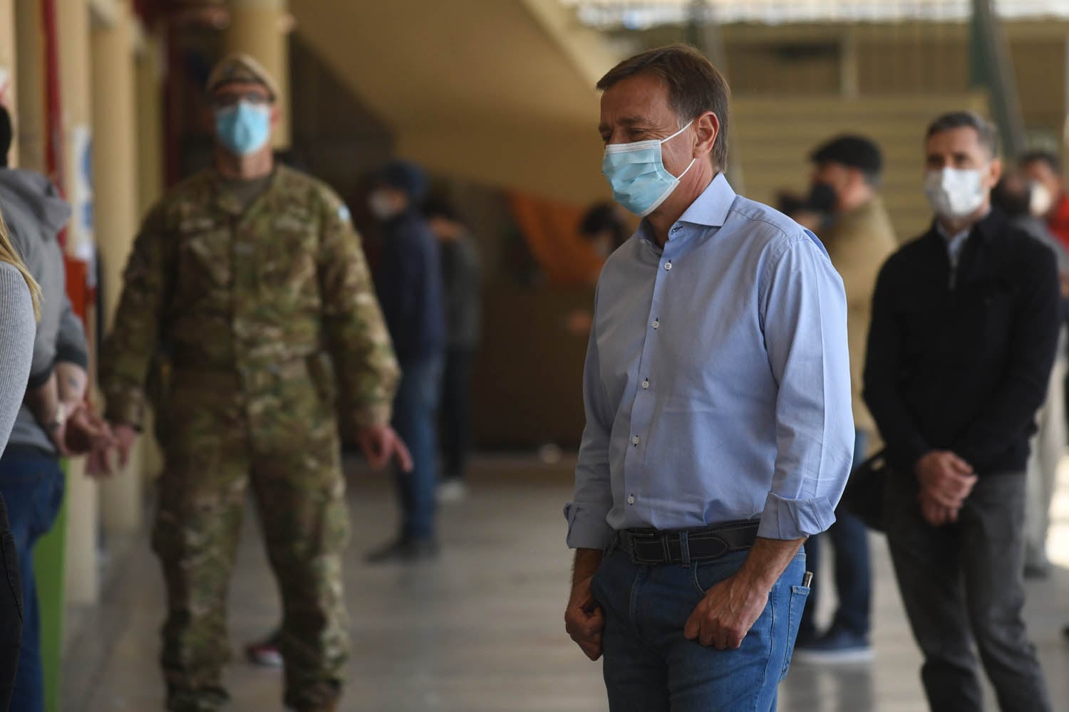 En todo el territorio Nacional se realizan las Elecciones Legislativas PASO.
El Gobernador Rodolfo Suarez  en la escuela Arístides Villanueva de Ciudad para emitir su voto. Foto José Gutierrez