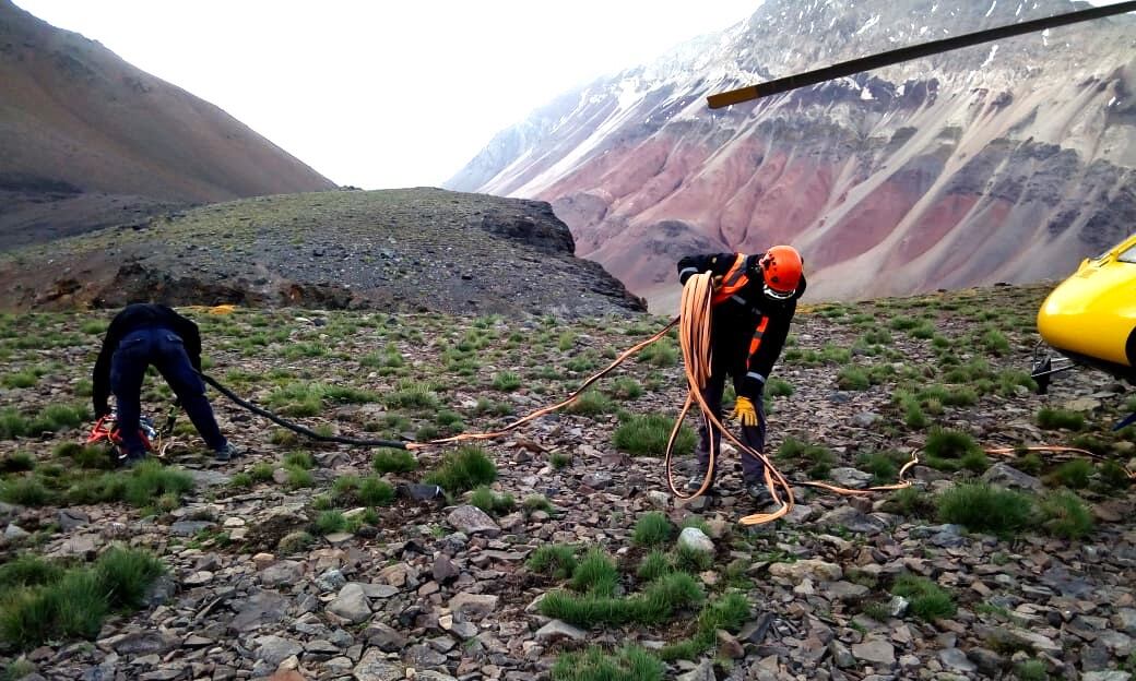 Impactante rescate de película en el Aconcagua: bajaron a un andinista colgado de una soga. Foto: Prensa Ministerio de Seguridad de Mendoza