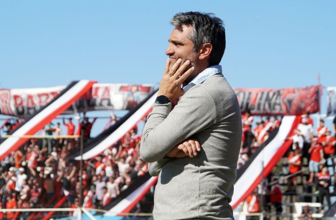 “Seguir mejorando como equipo”, es lo que pide a cada paso Juan Manuel Sara, el entrenador botellero, que desde mañana asumirá una nueva temporada al frente del plantel profesional.