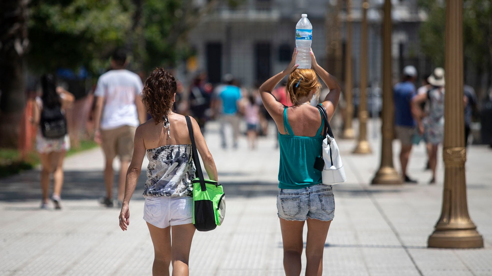 Gente con calor