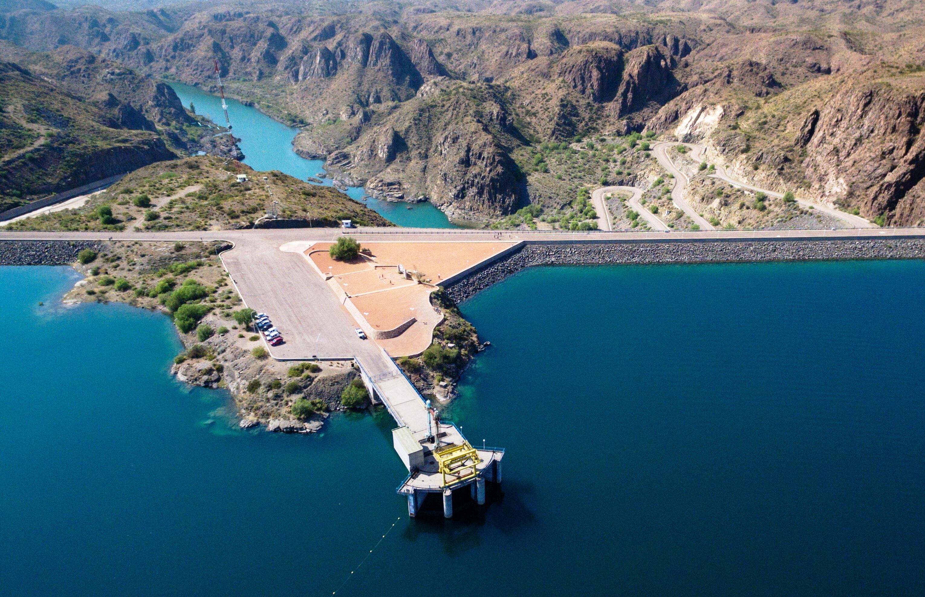 El Cañón del Diamante tendrá un nuevo camino accesible para turistas
Las obras para la nueva hidroeléctrica El Baqueano conectarán el camino del Complejo Diamante, que se corta a la altura del dique Los Reyunos y hasta hoy es intransitable. Son 60 km de trama que se conectan con El Sosneado.