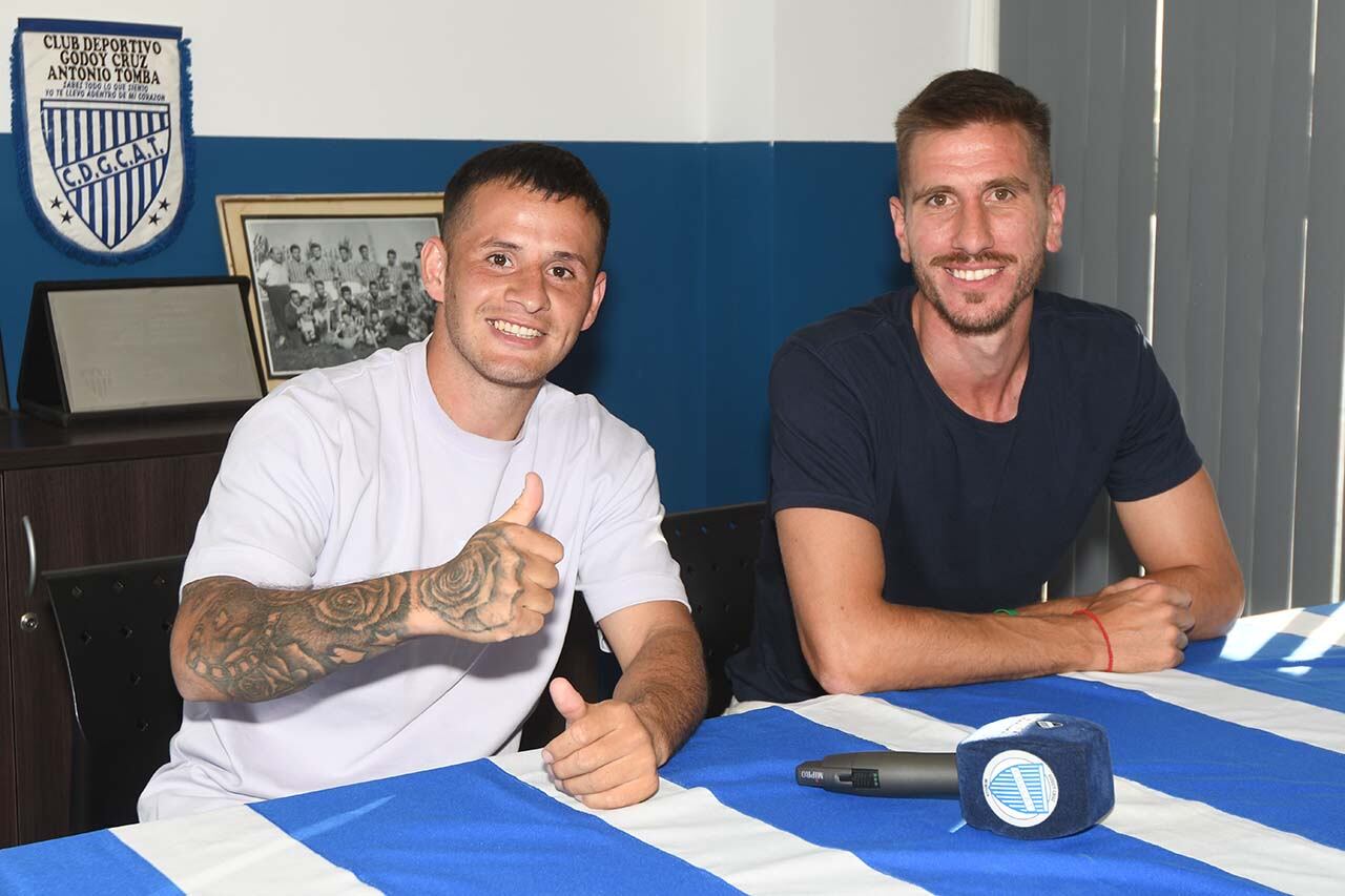 Godoy Cruz Antonio Tomba presentó a  Cristian Nuñez y Federico Rasmussen como nuevos jugadores de fútbol del club
Foto: José Gutierrez / Los Andes 
