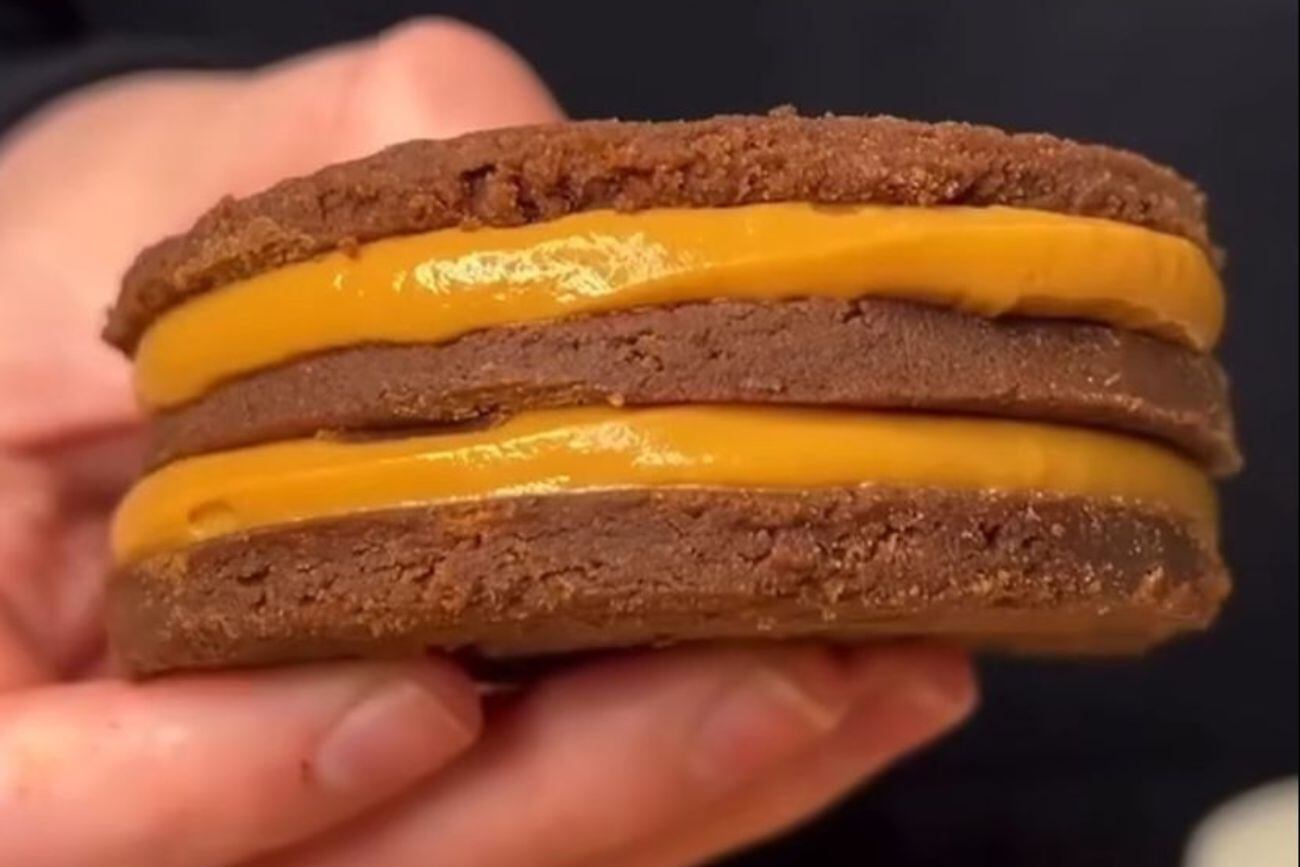 Los más deliciosos alfajores chocotorta. Captura del video.