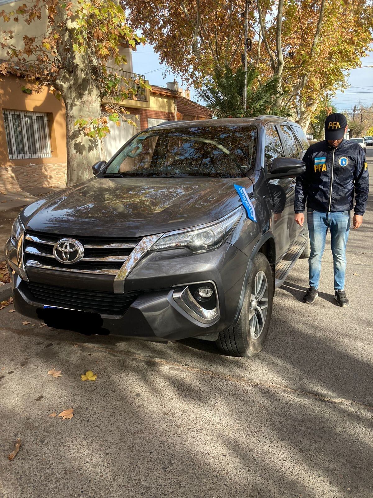 Uno de los vehículos decomisados a la organización dedicada a las estafas en Córdoba y en San Rafael, Mendoza. Gentileza Policía Federal.