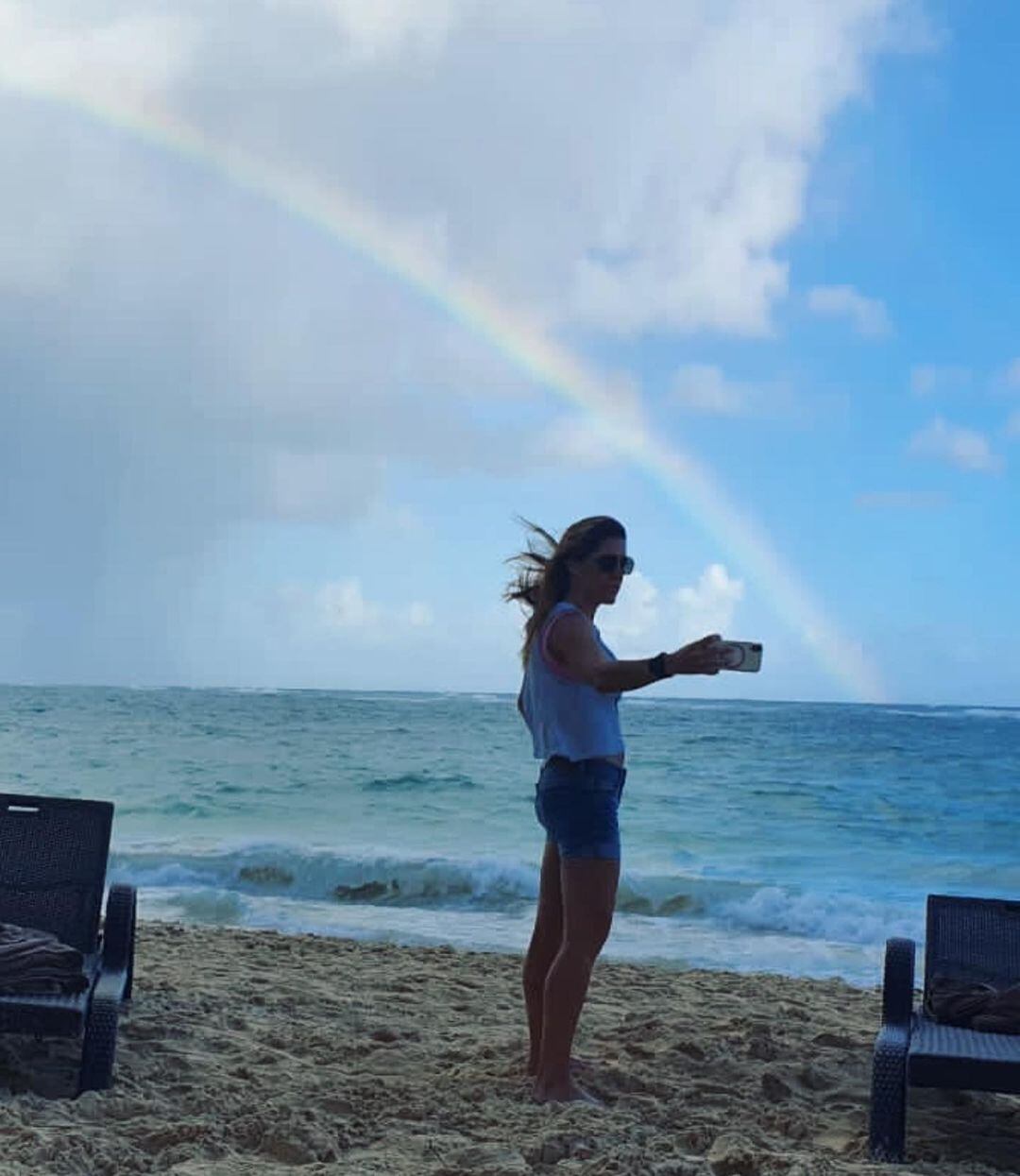 Soledad Pastorutti, sensual en sus vacaciones familiares en el mar