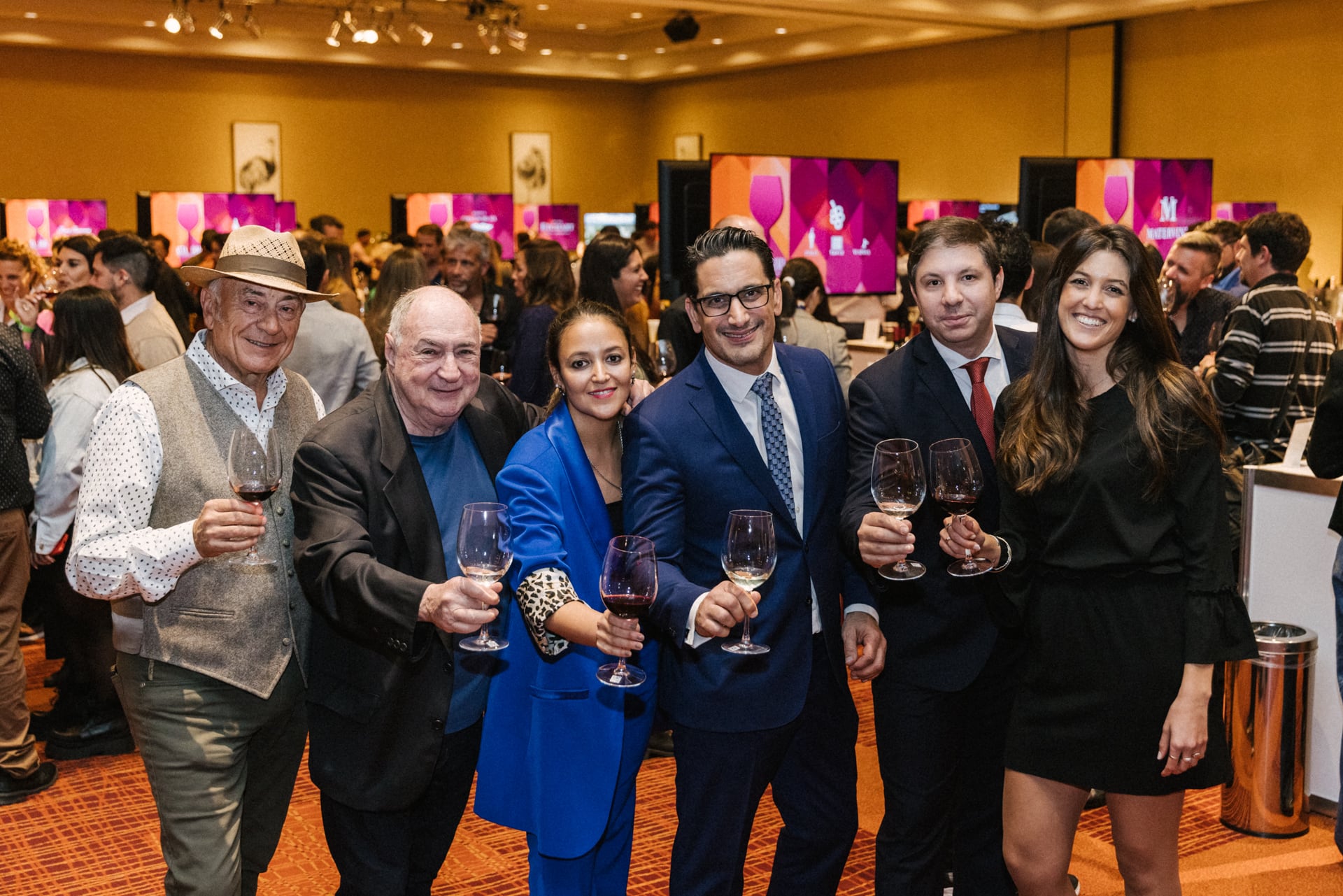 Julio Camsen (presidente directorio grupo HIH), Enrique Chrabolowsky (co-organizador de Alta Gama), Florencia Giamportone (Account manager), Ariel H. Pérez (Gte. Gral. Sheraton Mendoza Hotel y casino), Lucas Bariffo (Gte. De operaciones) y Andrea Rizzo (Responsable de Marketing y Relaciones Públicas) 