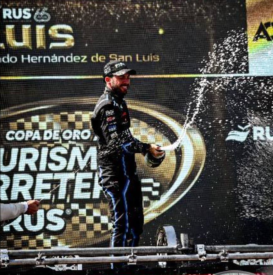 Por segundo año consecutivo, Santero volvió a descorchar champagne en lo alto del podio, del Rosendo Hernández.