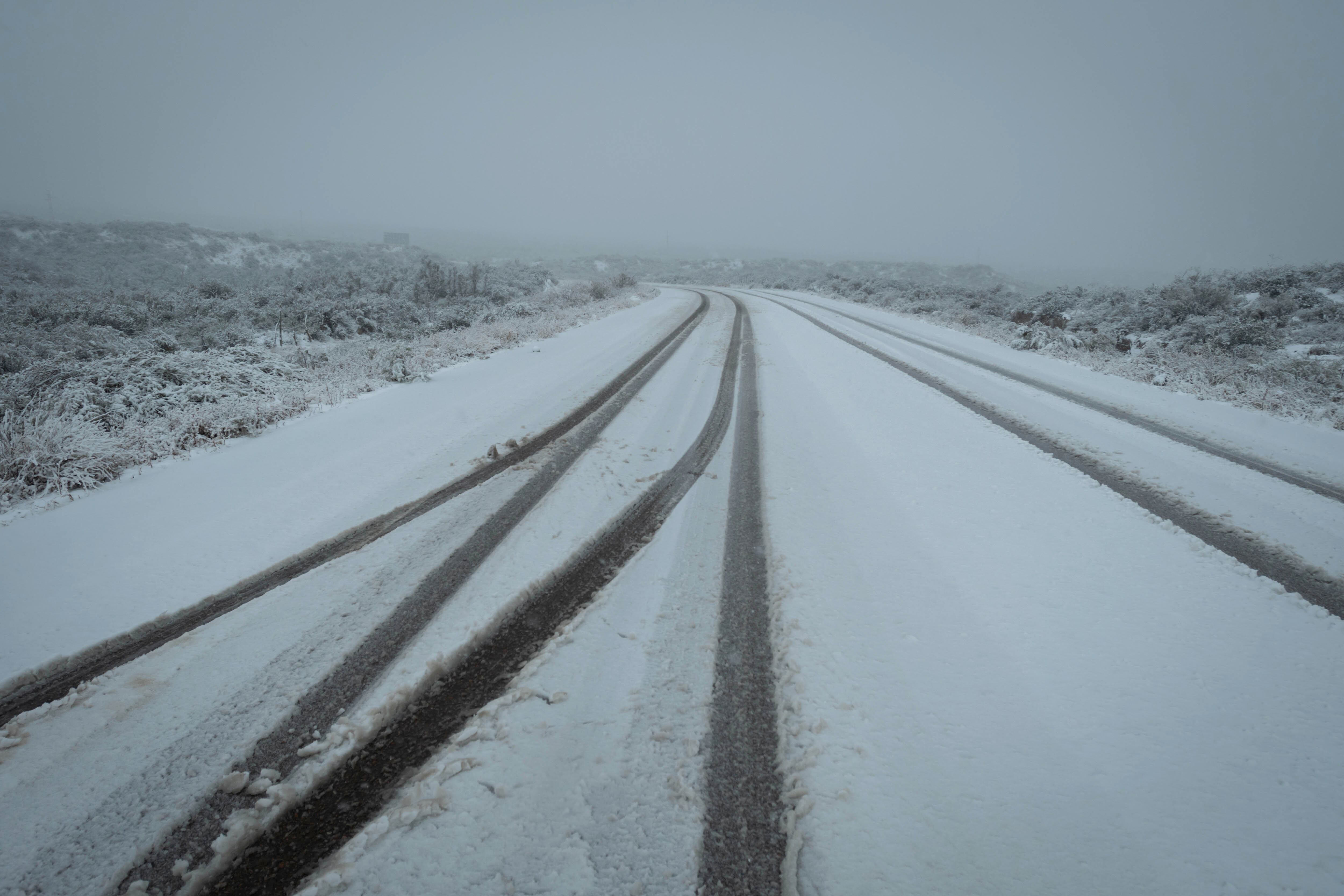 Cortaron la ruta 86 por las intensas nevadas que une San José con Ugarteche.