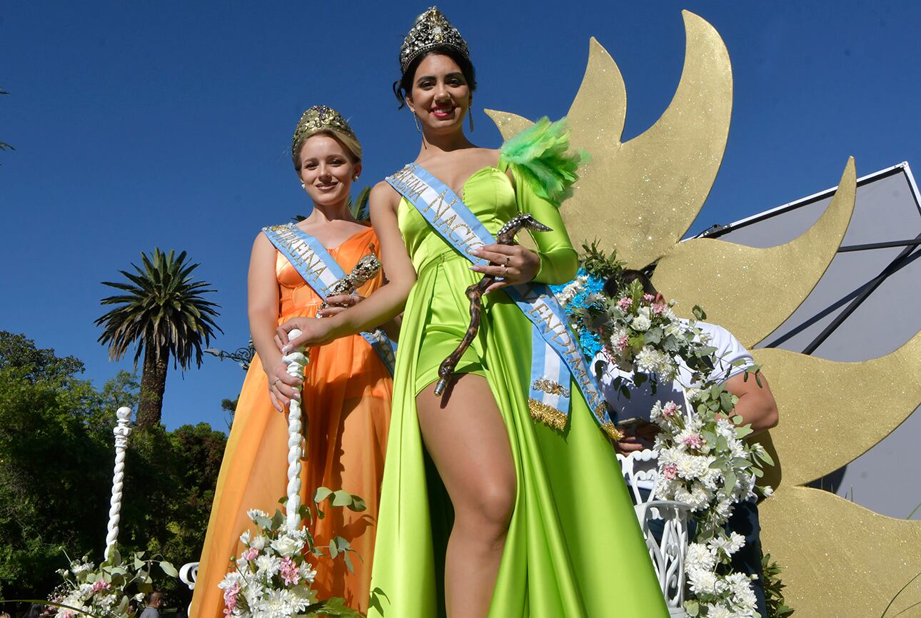 Vendimia 2023   Carrusel de las Reinas 
 La gente colmó  las calles céntricas de Mendoza para celebrar junto a las 18 reinas y distintas agrupaciones culturales y sociales, que reflejan el espíritu local.


Foto: Orlando Pelichotti