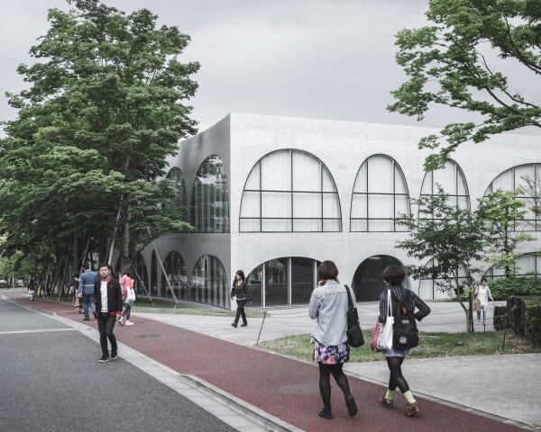 Tama Art University Library fue diseñada por ToyoIto