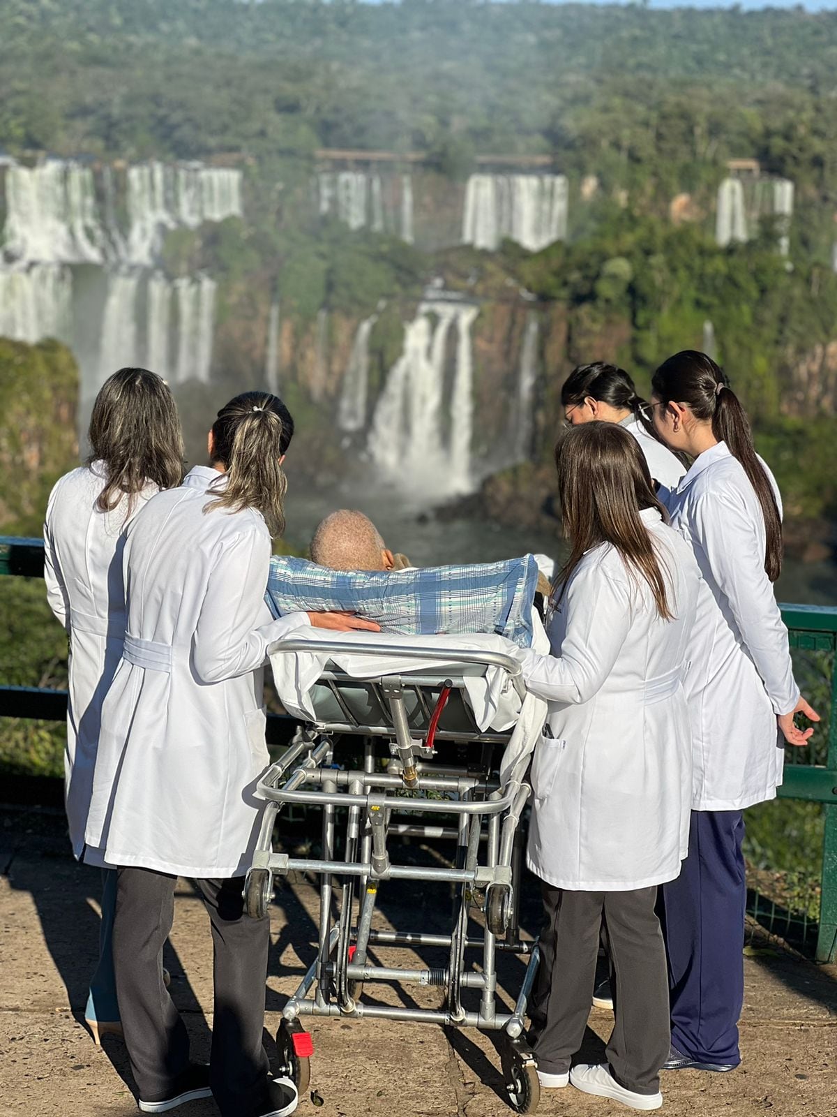 El sueño de Valmiro se cumplió gracias a los médicos del HMCC. Foto: Facebook / Hospital Ministro Costa Cavalcanti