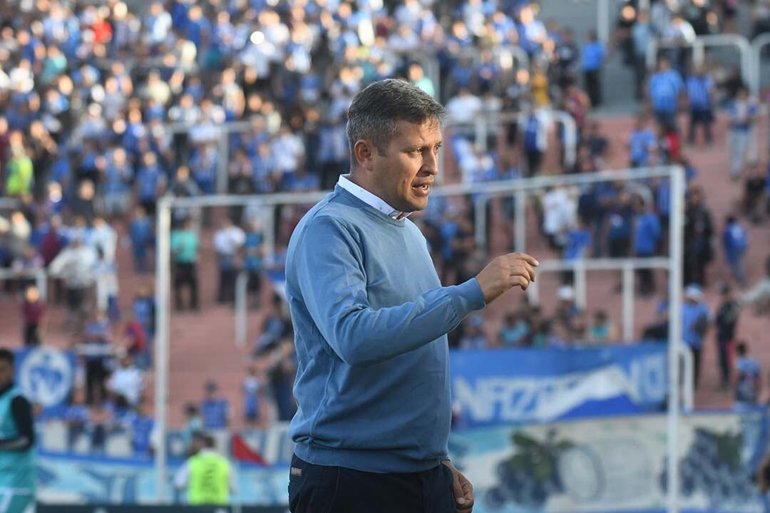 Flores, DT del Tomba, comenzó a ser cuestionado después de tres derrotas consecutivas. / José Gutiérrez / Los Andes 