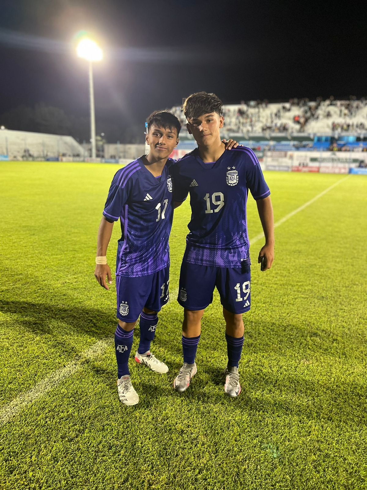 El mendocino que brilló en la Selección Sub15 en un homenaje a Pablo Aimar y los campeones en Qatar. Foto: Gentileza Jorge Busto