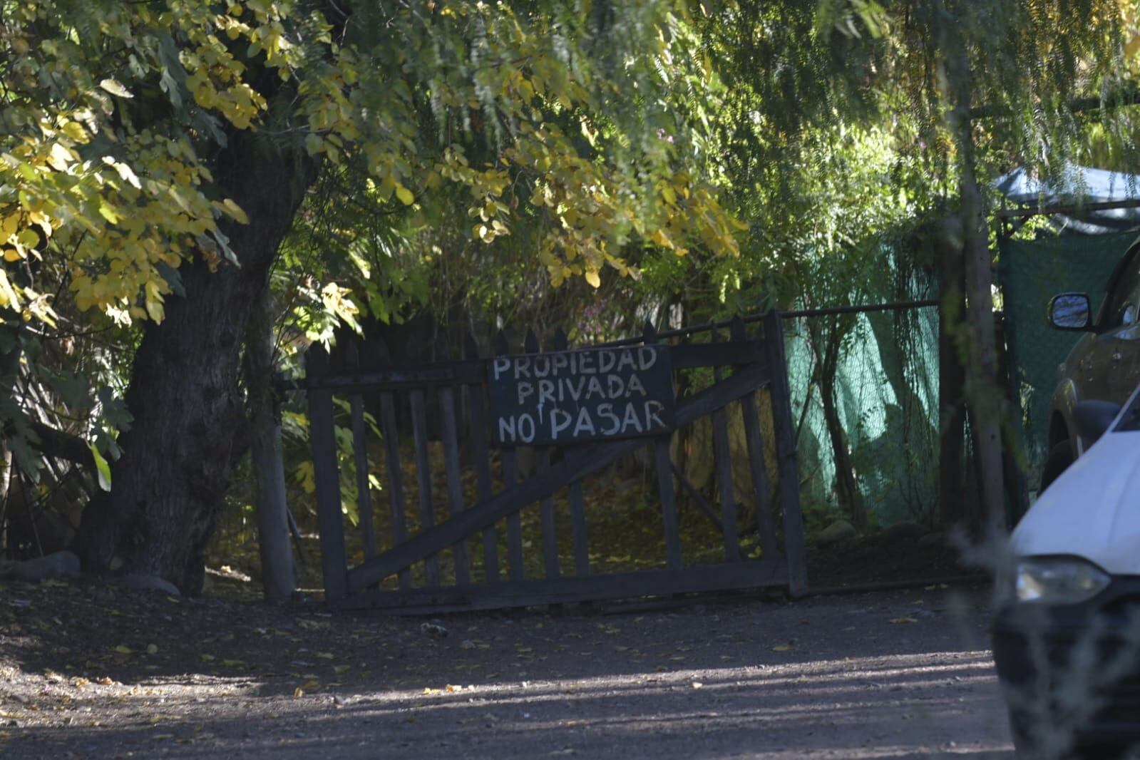 Dos personas fueron encontradas asesinadas a balazos en el Barrio Urundel de Godoy Cruz / Orlando Pelichotti.