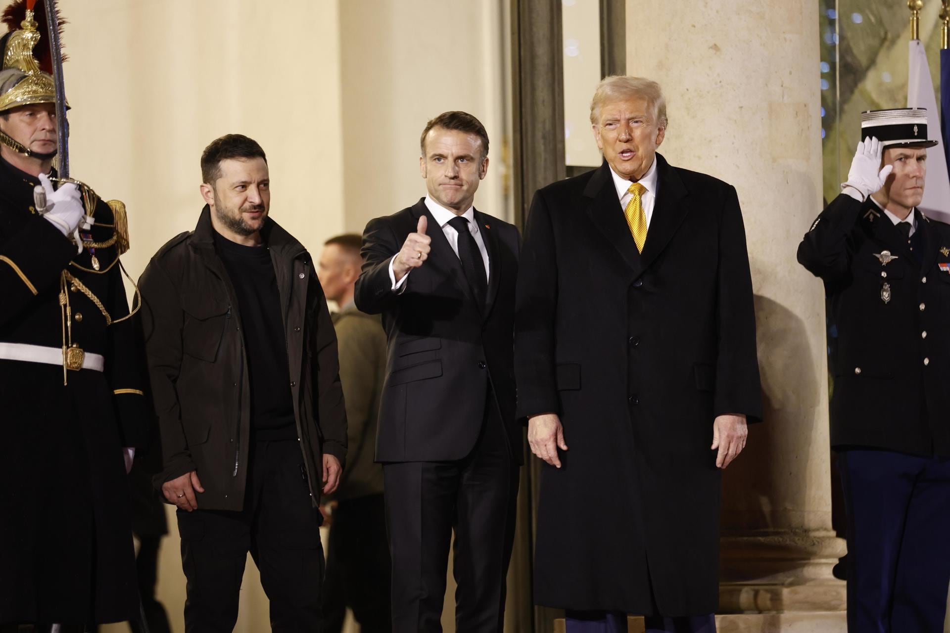 El presidente francés Emmanuel Macron, el presidente electo de Estados Unidos, Donald Trump y al presidente ucraniano, Volodímir Zelenski en la reapertura de la Catedral de Notre Dame. TEFE/MOHAMMED BADRA