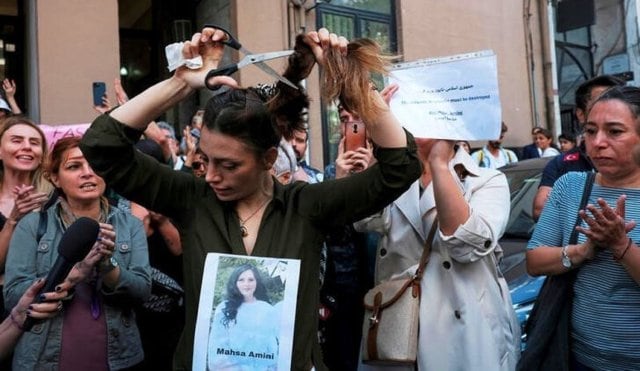 Algunas de las mujeres en las manifestaciones de Irán, cansadas de la opresión.