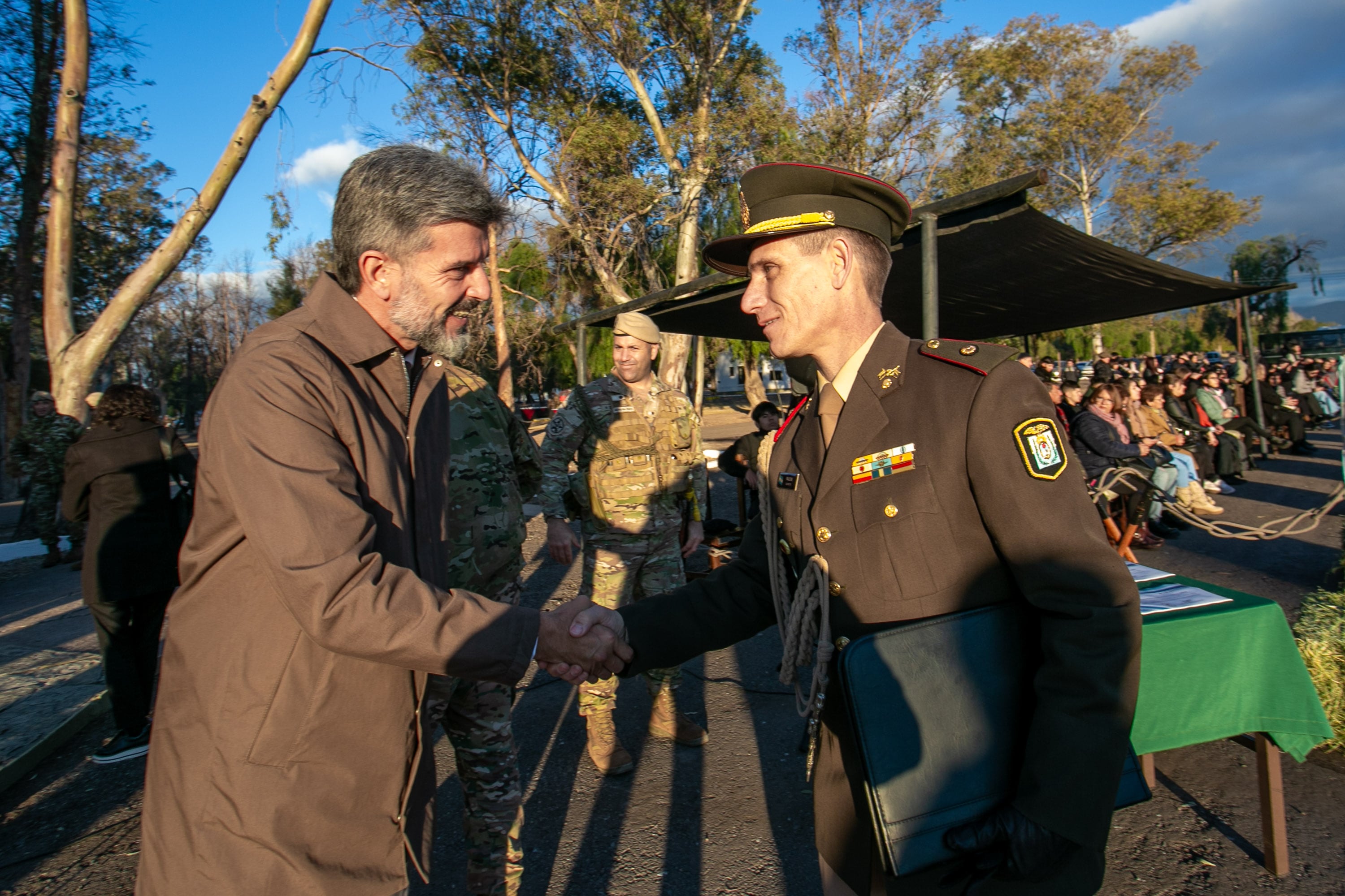 Ulpiano Suarez tomó la promesa de lealtad a la Bandera a estudiantes de la capital.