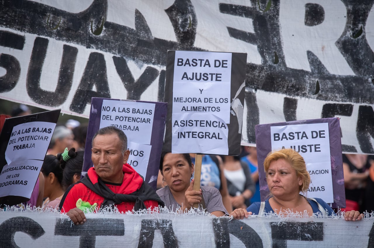 Cortes y caos vehicular: el Polo Obrero hizo piquetes en accesos y rutas de Mendoza
Desde las 18 se manifiestan sobre el Acceso Este. Se trata de una protesta nacional contra el Ministerio de Desarrollo Social por las bajas en el programa Potenciar Trabajo.
Redacción Los Andes
Foto: Ignacio Blanco / Los Andes 