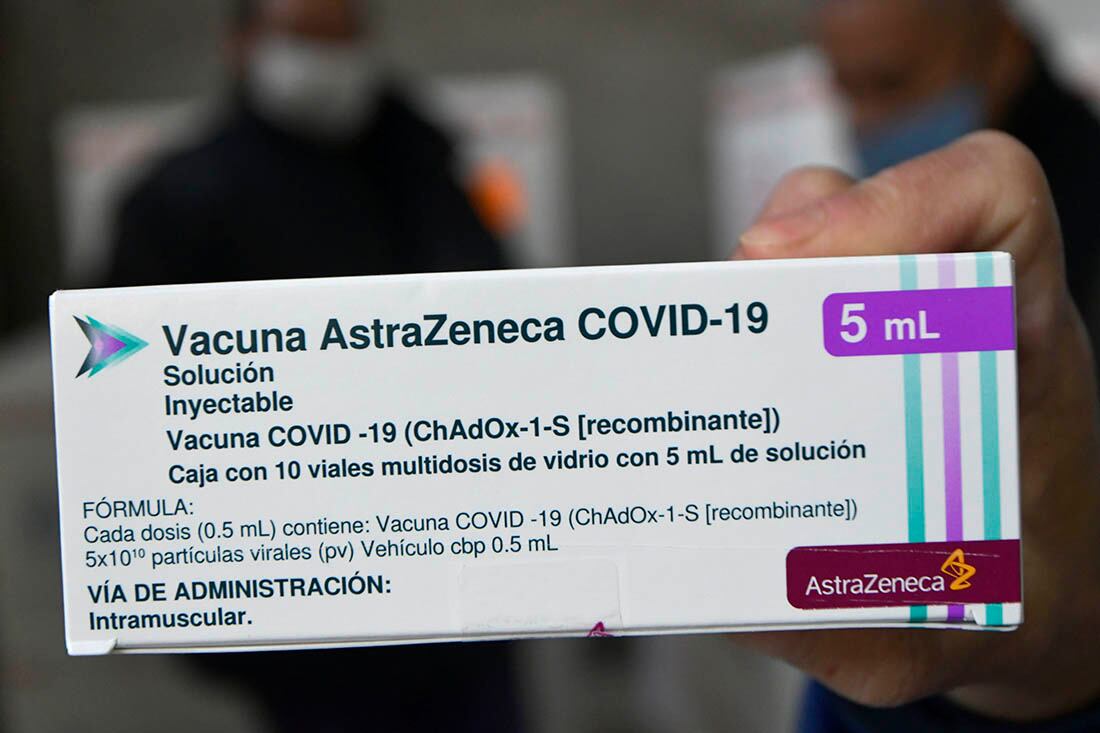 Además de la Sputnik V, la vacuna de AstraZeneca es una de las más aplicadas en Argentina -  
